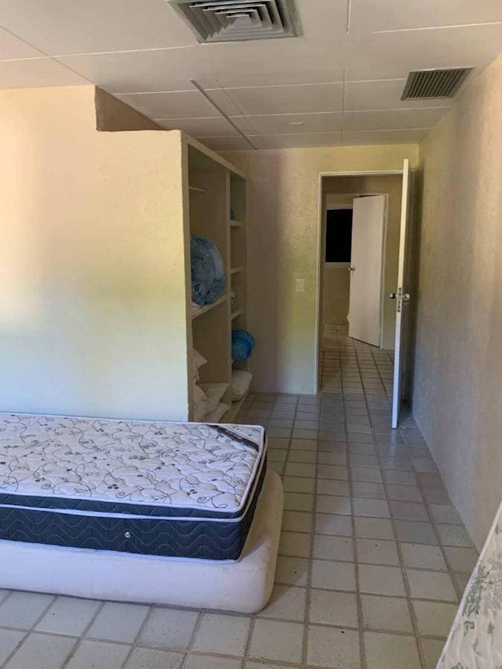 Foto 28 de 43: Casa em leilão em Paulista - PE — Casa em Maria Farinha - Paulista/PE