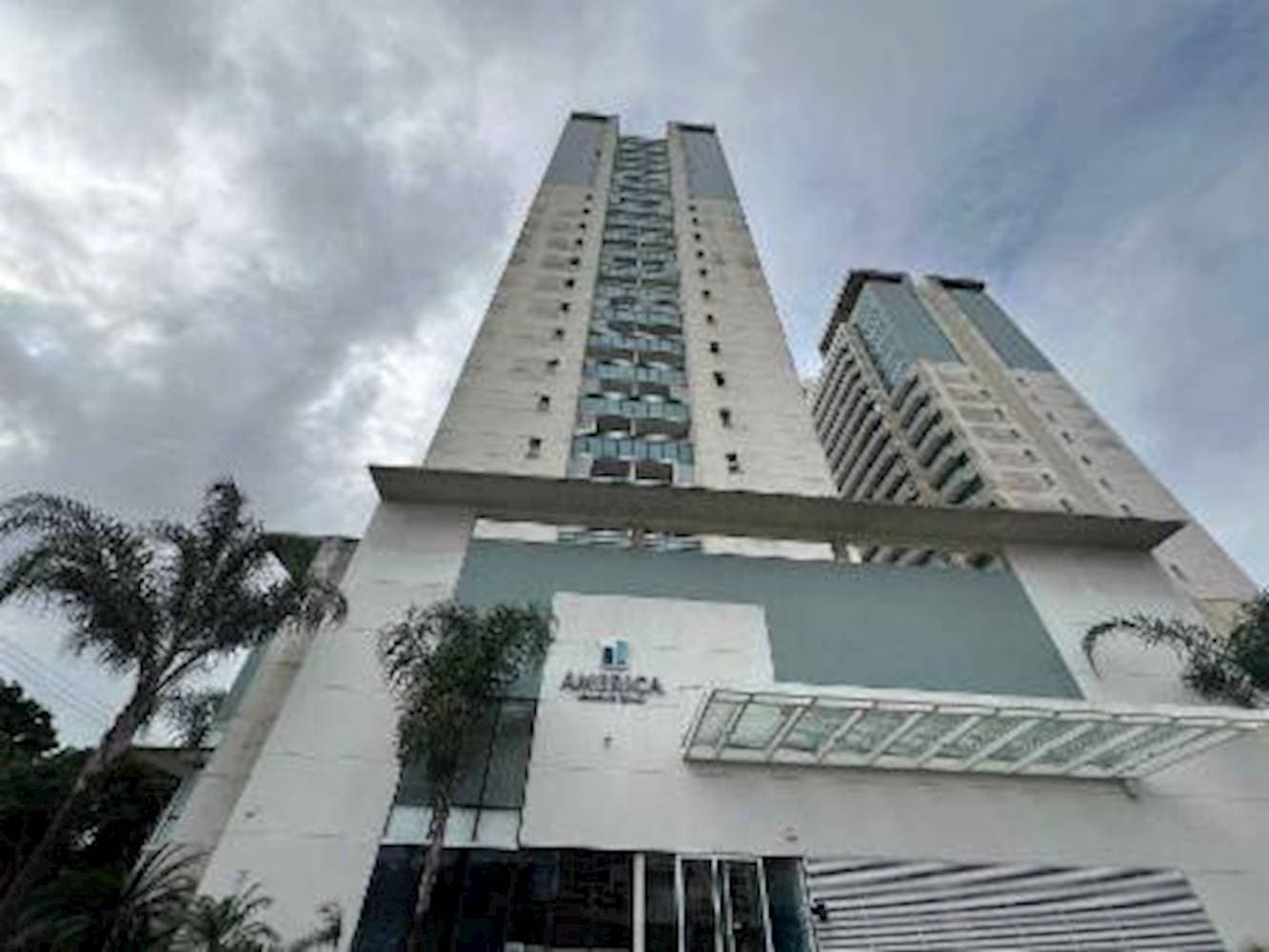 Foto 1 de 6: Apartamento em leilão em Campos dos Goytacazes - RJ — Apartamento no Centro em Campos dos Goytacazes/RJ