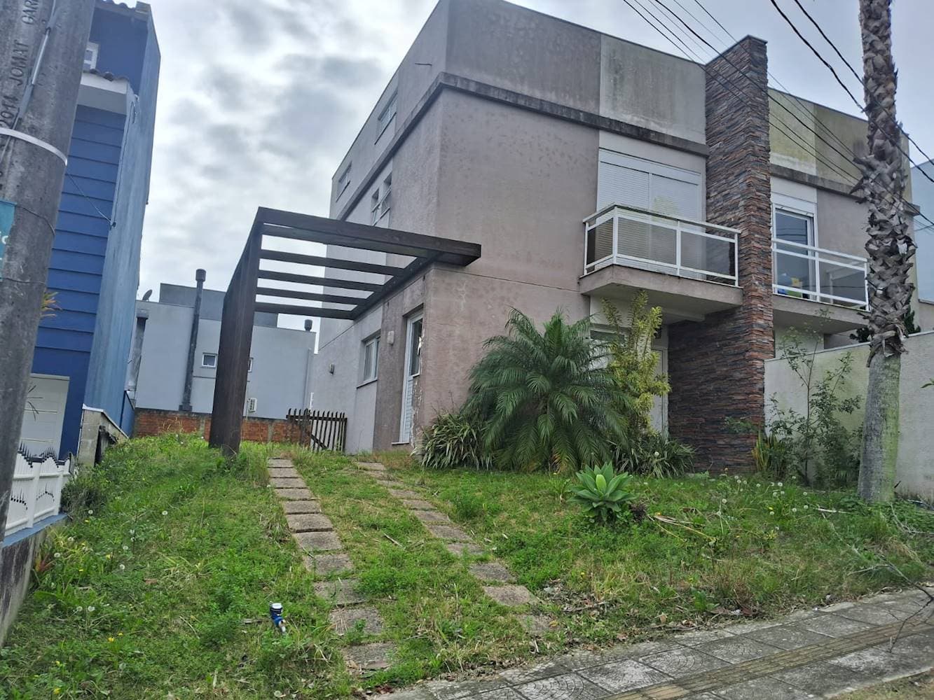 Foto 1 de 16: Casa em leilão em Porto Alegre - RS — Casa em Agronomia - Porto Alegre/RS