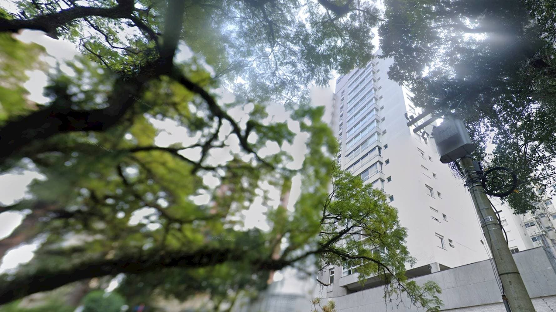 Foto 2 de 6: Apartamento em leilão em Porto Alegre - RS — Apartamento no "Edifício  Residencial Refuge" - Petrópolis - Porto Alegre/RS
