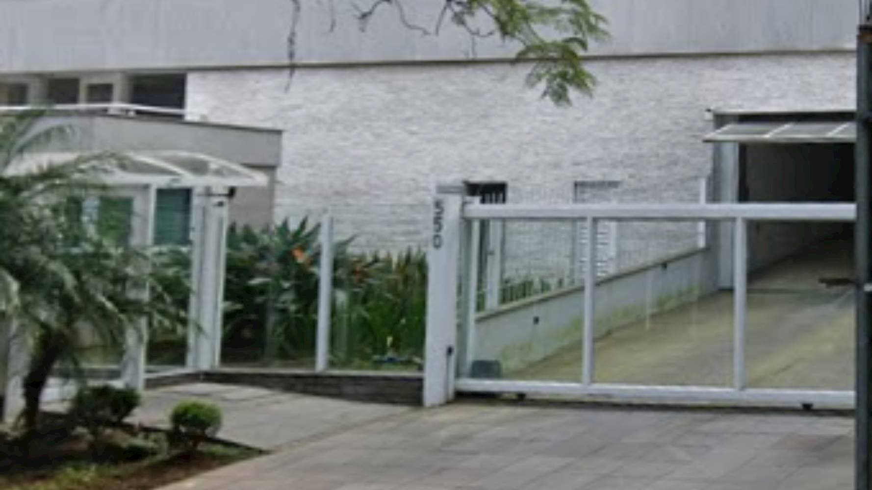 Foto 3 de 6: Apartamento em leilão em Porto Alegre - RS — Apartamento no "Edifício  Residencial Refuge" - Petrópolis - Porto Alegre/RS