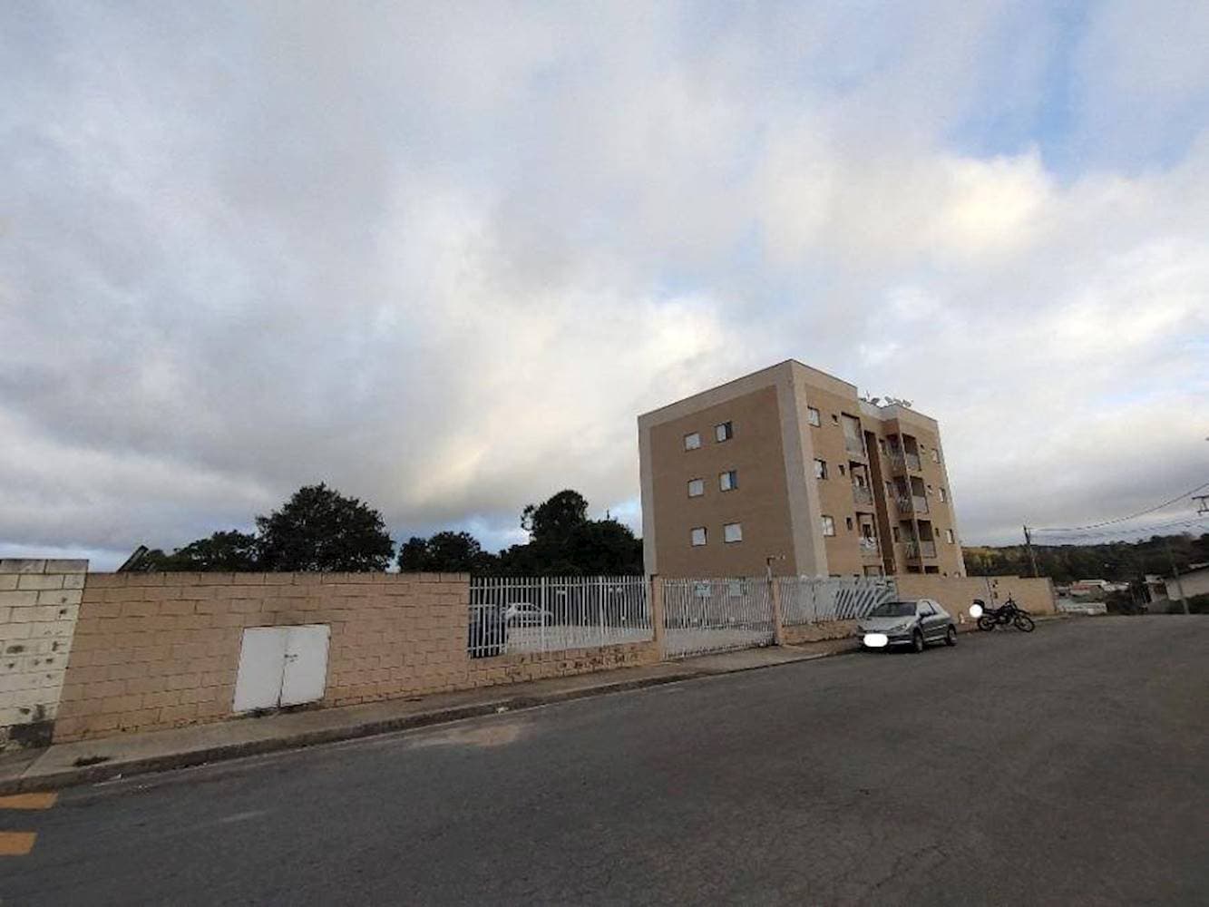 Foto 1 de 4: Apartamento em leilão em Mairinque - SP — Apartamento no "Residencial Serra Nevada" - Marmeleiro - Mairinque/SP