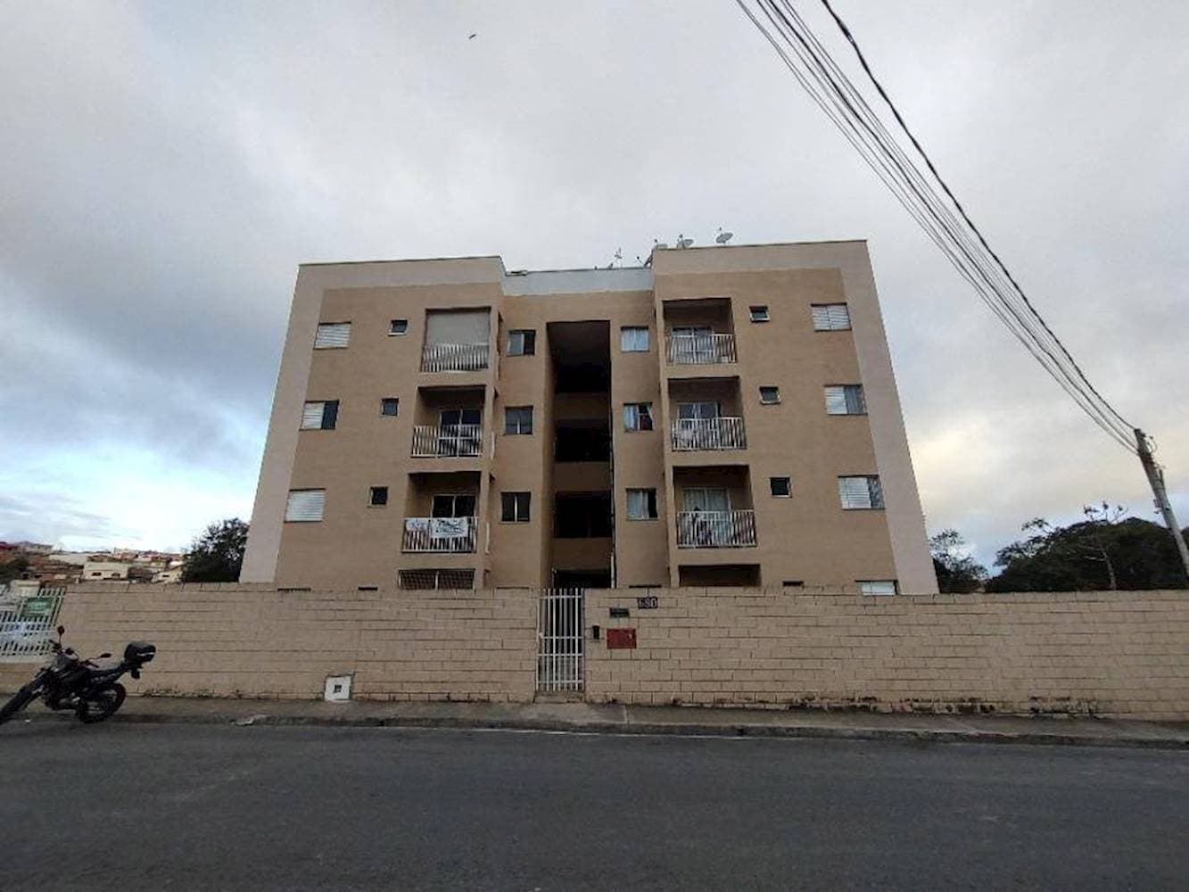 Foto 2 de 4: Apartamento em leilão em Mairinque - SP — Apartamento no "Residencial Serra Nevada" - Marmeleiro - Mairinque/SP