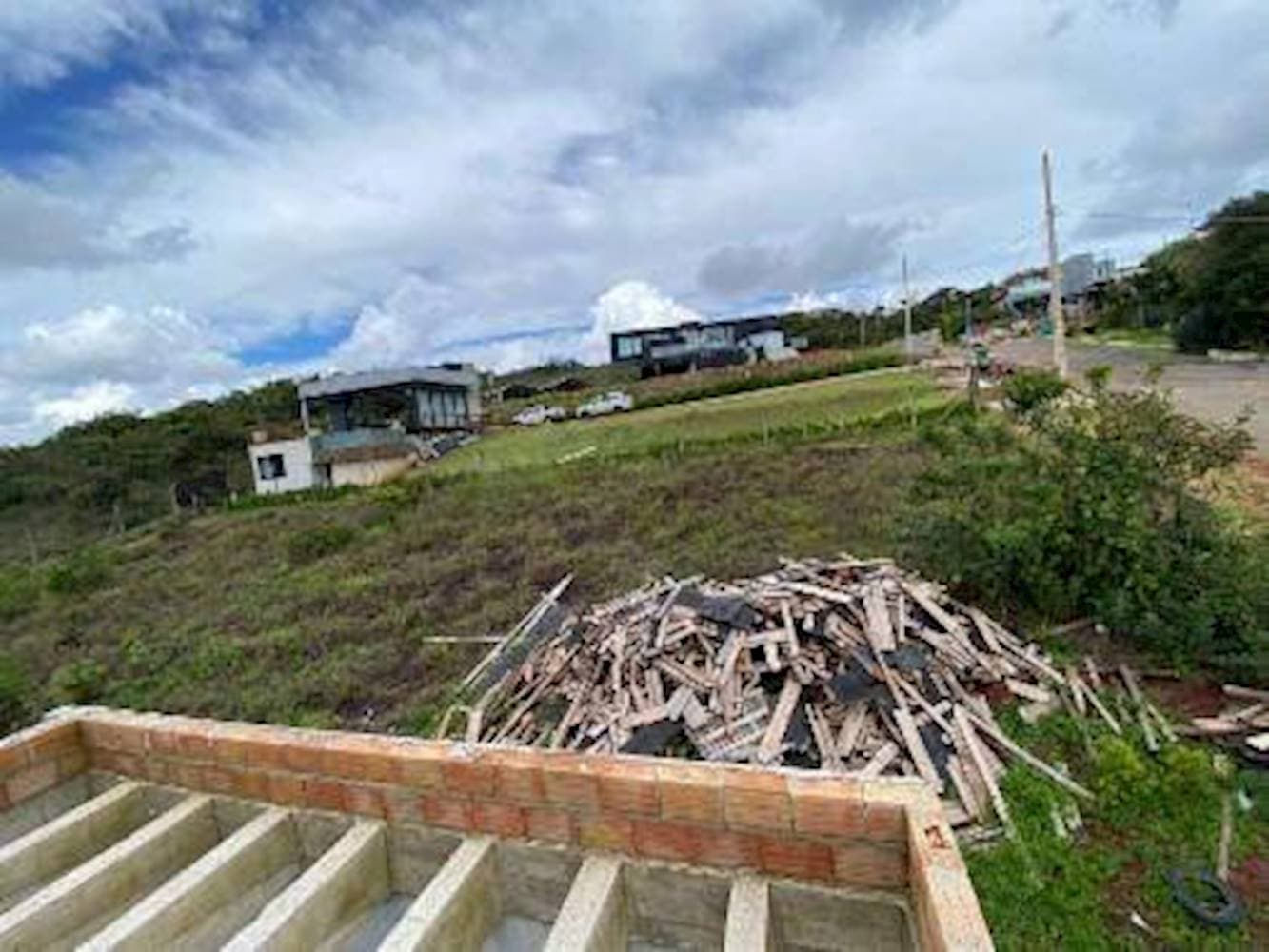 Foto 4 de 7: Terreno em leilão em Nova Lima - MG — Terreno no Balneário Agua Limpa - Nova Lima/MG