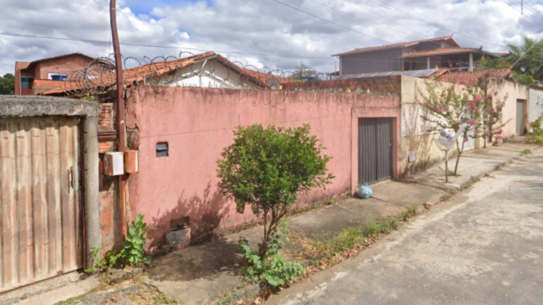Foto 4 de 6: Casa em leilão em Montes Claros - MG — Casa no Conjunto José Carlos - Montes Claros/MG