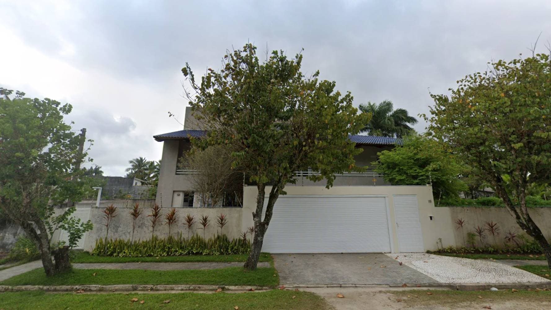 Foto 1 de 5: Casa em leilão em Guarujá - SP — Casa em Balneário Praia do Pernambuco - Guarujá/SP