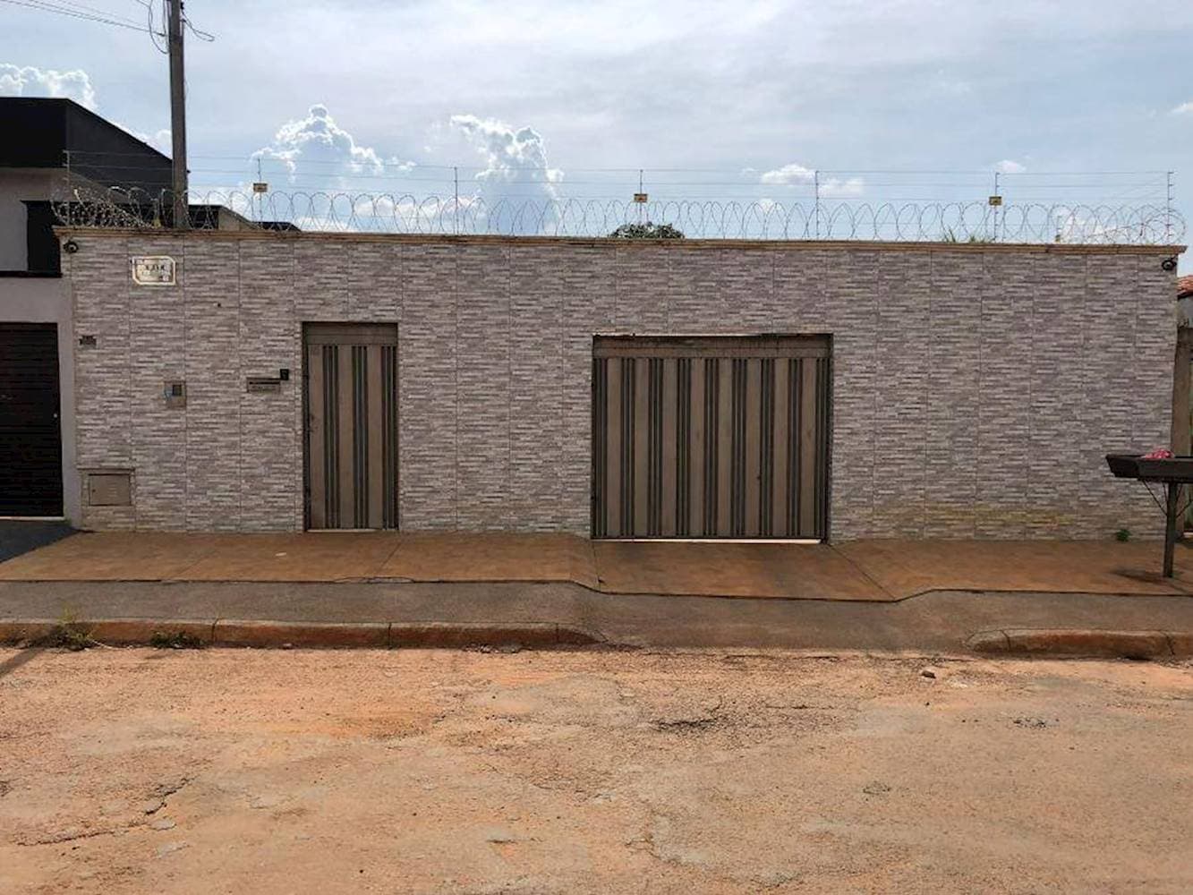 Foto 1 de 16: Casa em leilão em Trindade - GO — Casa no Setor Cristina - Trindade/GO