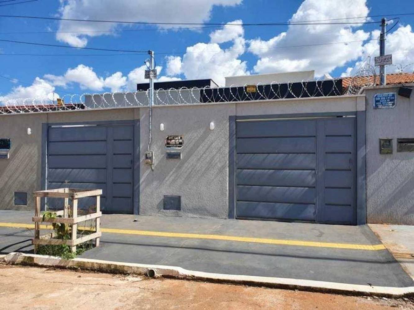 Foto 1 de 12: Casa em leilão em Goiânia - GO — Casa no Residencial Recanto das Garças em Goiânia/GO