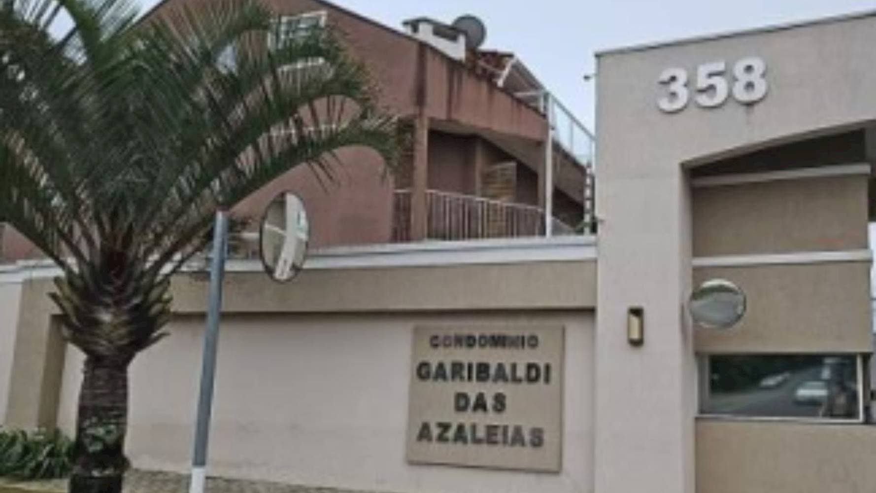Foto 2 de 5: Casa em leilão em Curitiba - PR — Casa no "Condomínio Garibaldi das Azaléias" - Cachoeira - Curitiba/PR
