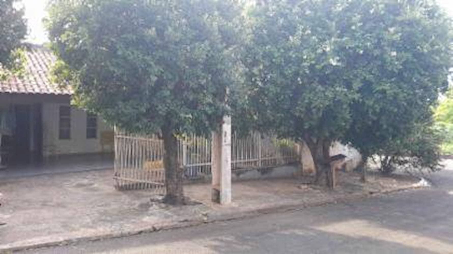 Foto 1 de 14: Casa em leilão em Jales - SP — Casa no Conjunto Habitacional Jardim Arapuã - Jales/SP