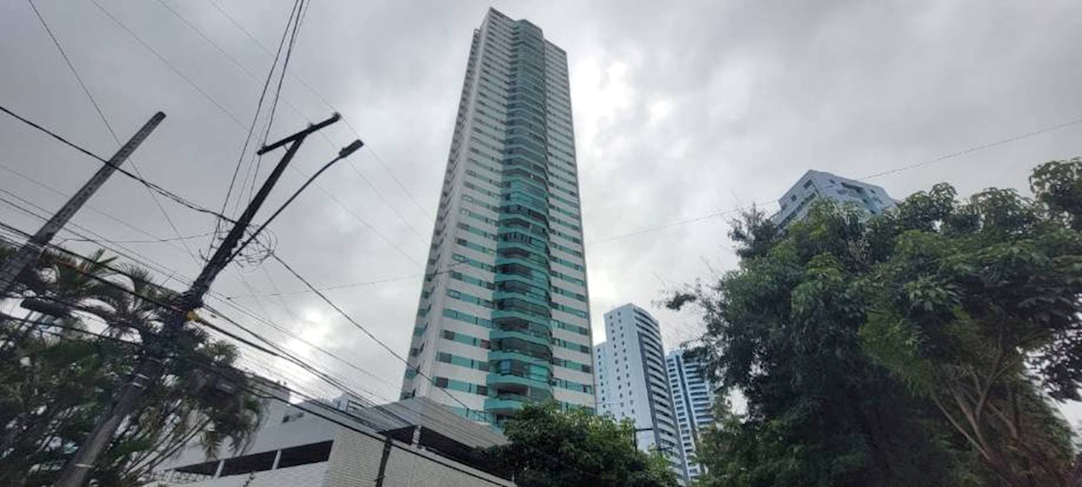 Foto 3 de 4: Apartamento em leilão em Recife - PE — Apartamento no "Edificio Antonio Espinola"  - Encruzilhada - Recife/PE
