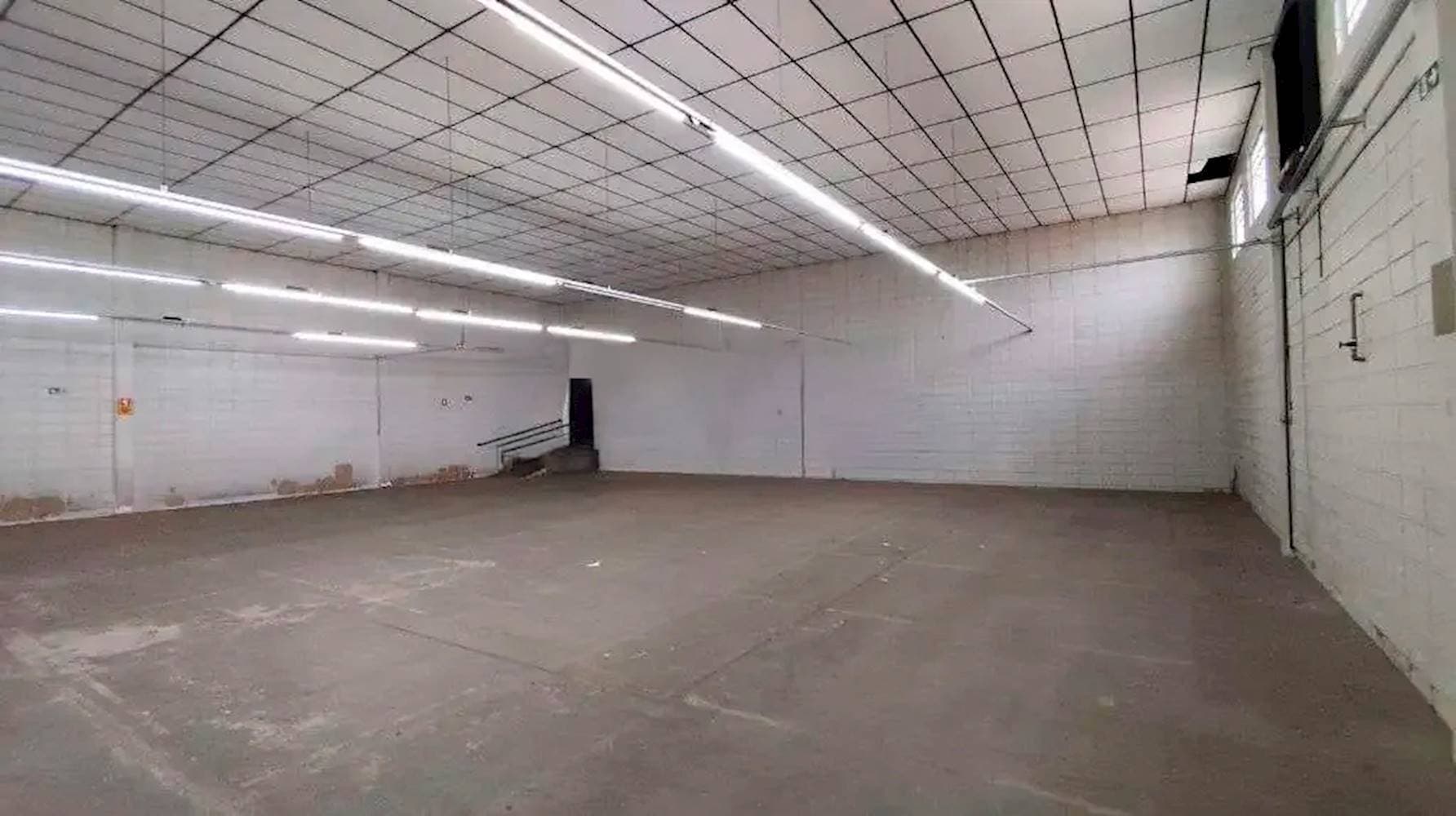 Foto 3 de 13: Comercial em leilão em São Carlos - SP — Galpão no Jardim Nova Santa Paula em São Carlos/SP