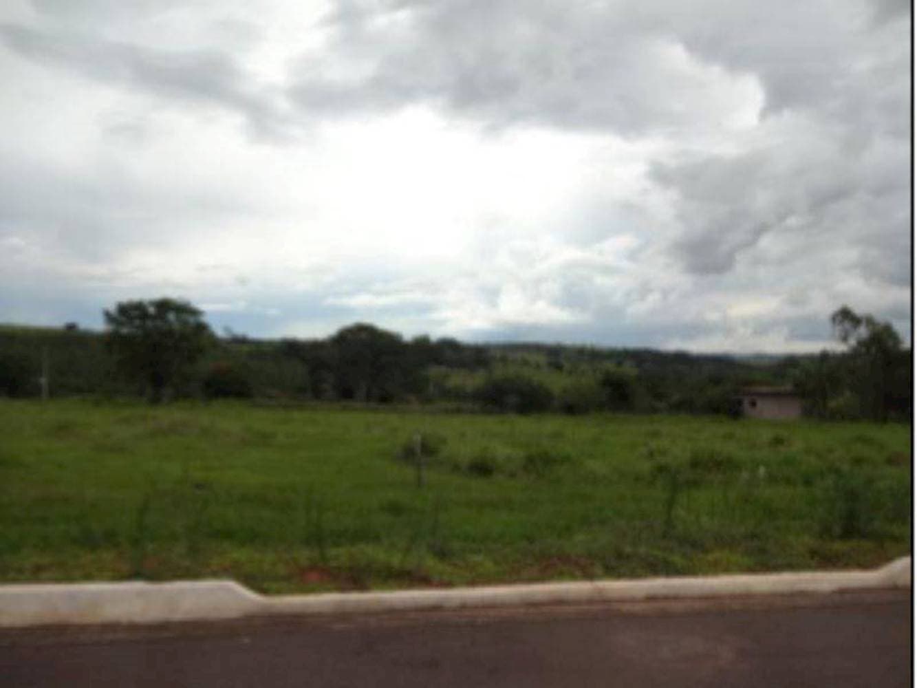 Foto 6 de 13: Terreno em leilão em Pérola - PR, bairro Pérola — Terreno no Parque Residencial Viva em Pérola/PR