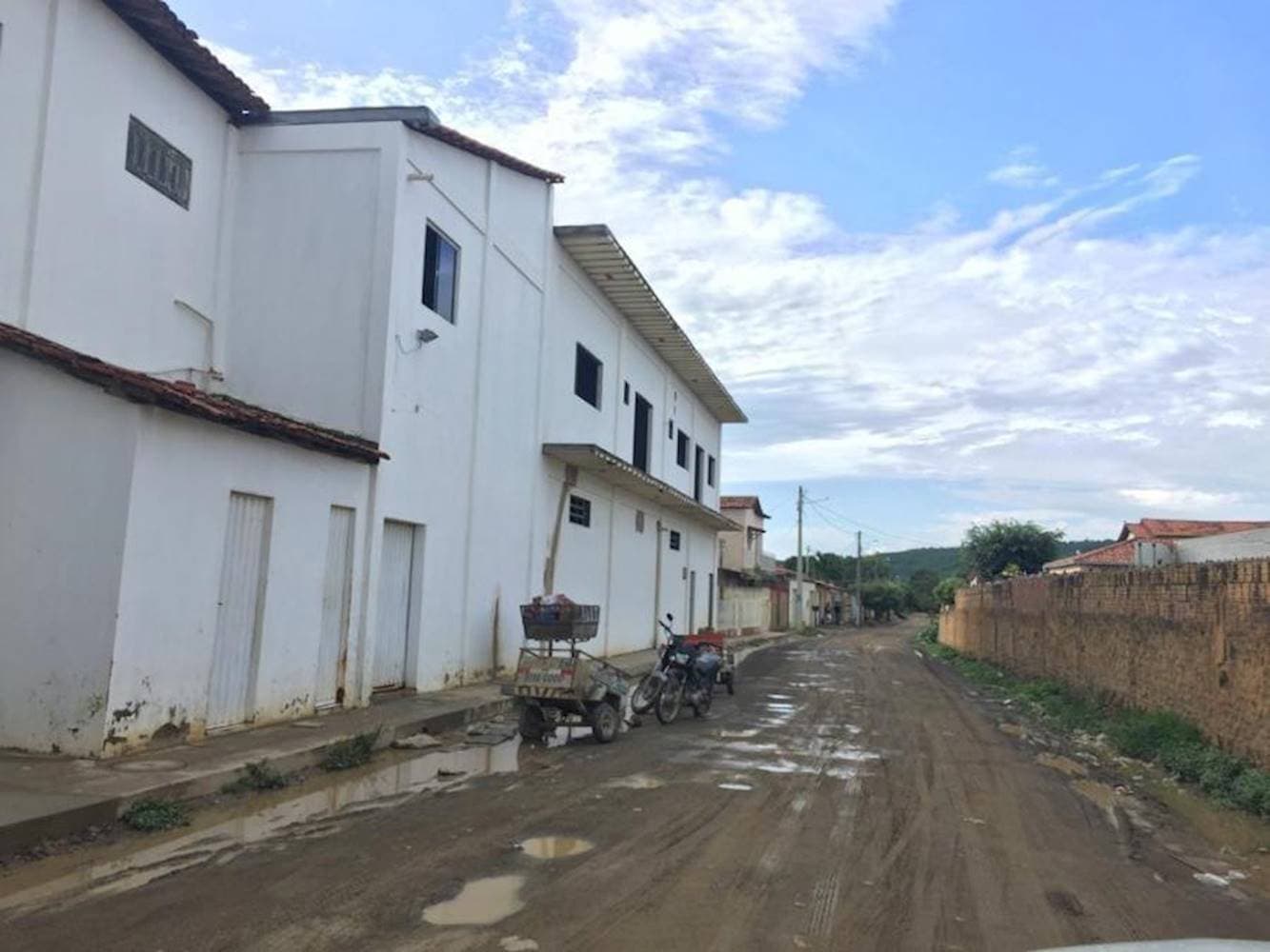 Foto 2 de 12: Casa em leilão em Santa Maria Da Vitória - BA, bairro Parque De Exposicao — Casa no Parque De Exposiçâo - Santa Maria Da Vitória/BA