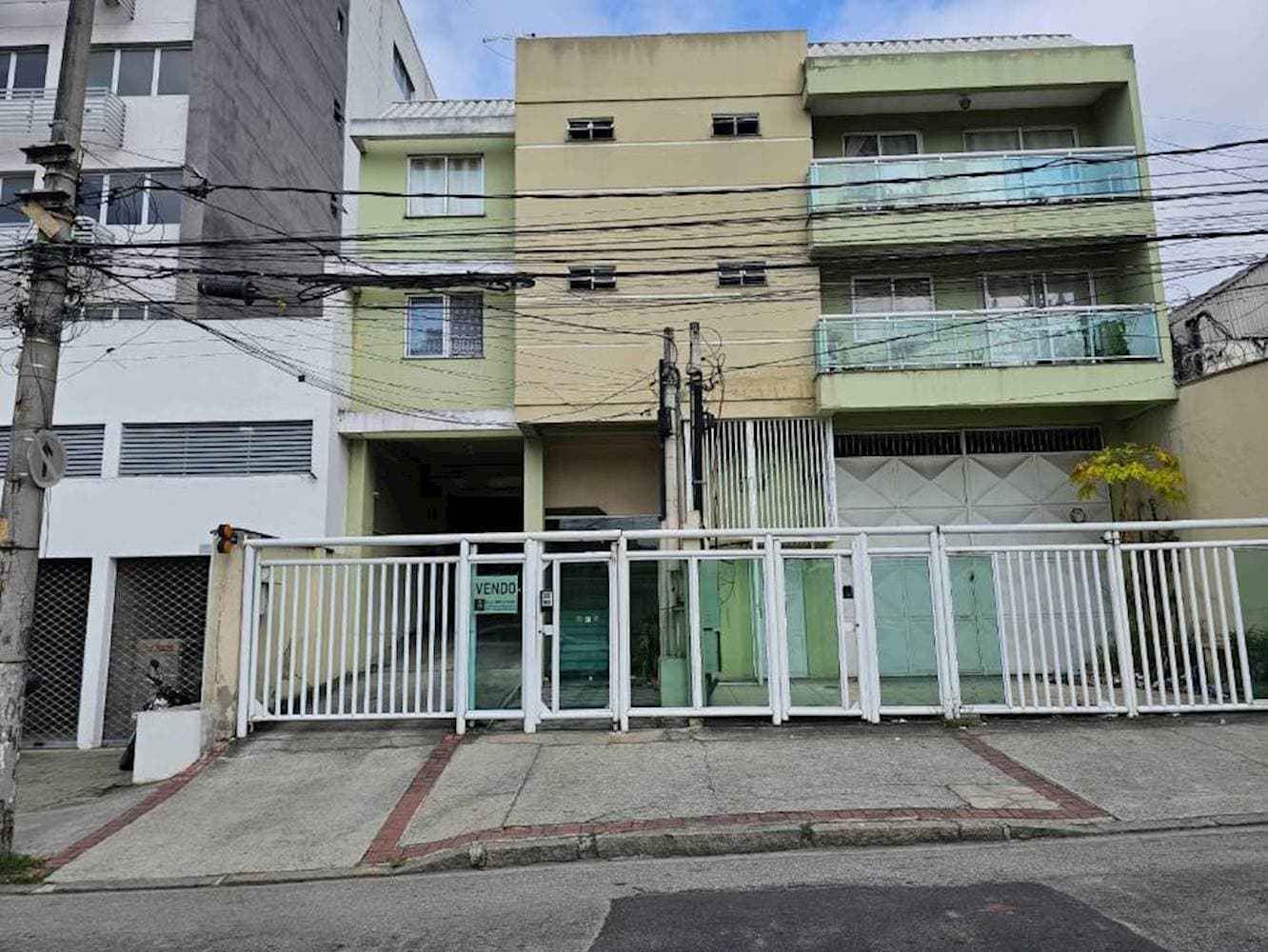 Foto 1 de 3: Comercial em leilão em Rio De Janeiro - RJ, bairro Cascadura — Loja em Cascadura - Rio De Janeiro/RJ