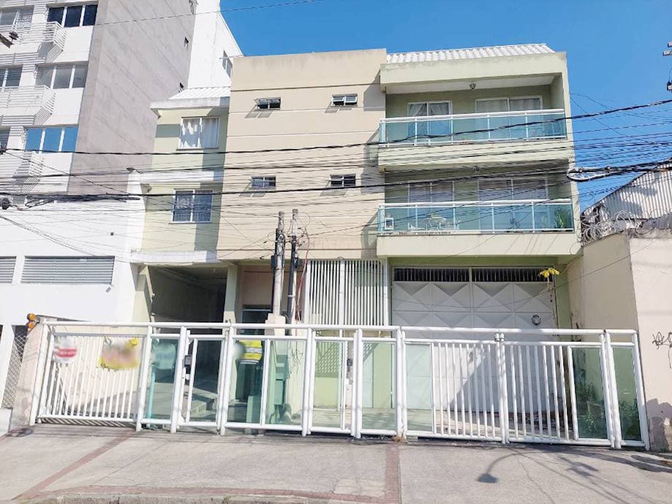 Foto 2 de 3: Comercial em leilão em Rio De Janeiro - RJ, bairro Cascadura — Loja em Cascadura - Rio De Janeiro/RJ