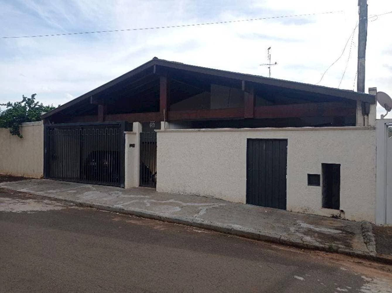 Foto 2 de 11: Casa em leilão em Jales - SP, bairro Jardim Arapua — Casa no Jardim Arapua - Jales/SP
