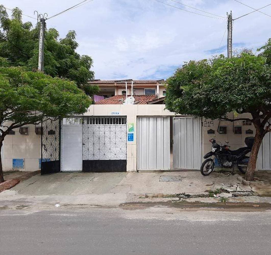 Foto 1 de 23: Casa em leilão em Fortaleza - CE, bairro Cidade Dos Funcionários — Casa em Cidade Dos Funcionários - Fortaleza/CE
