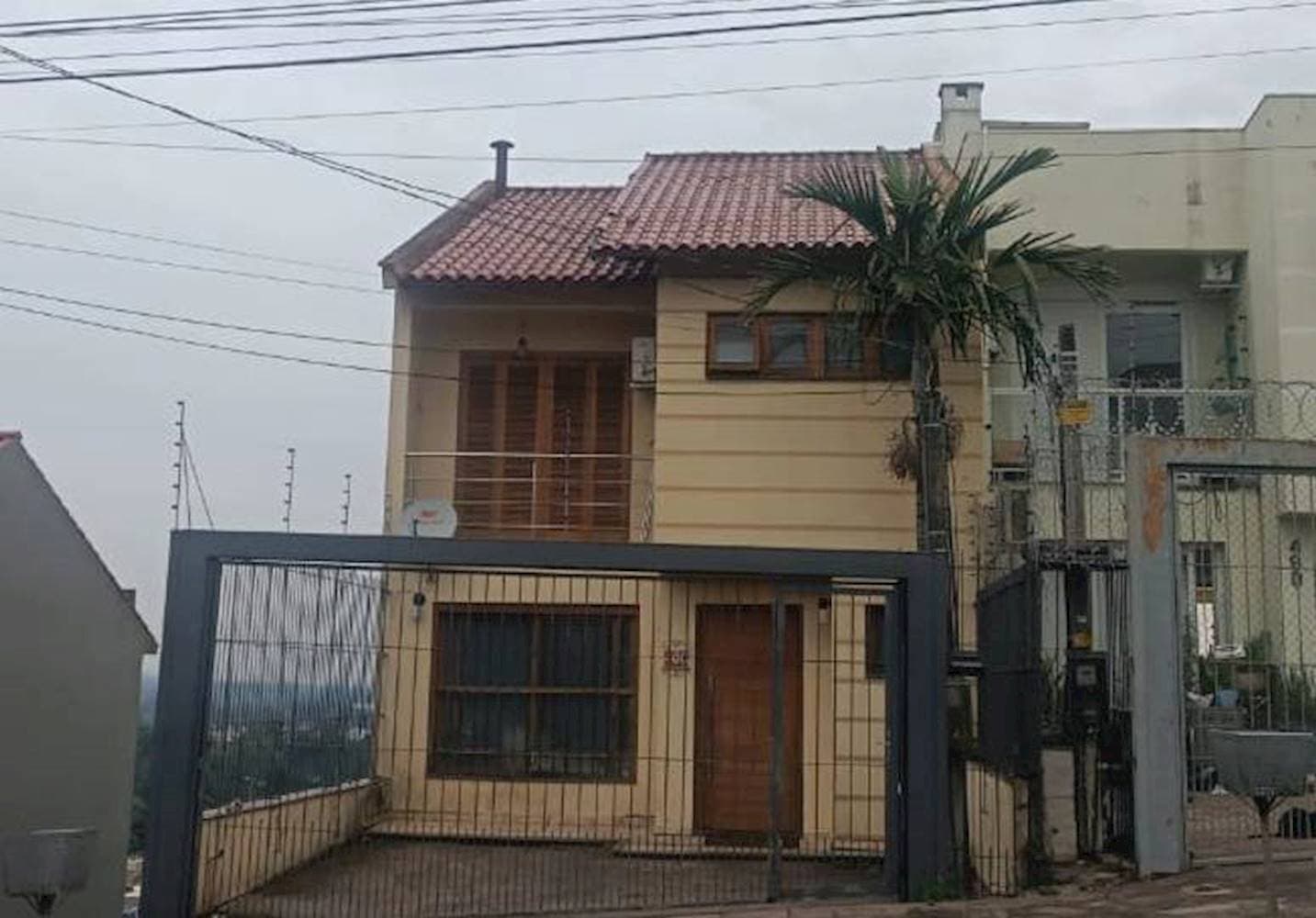Foto 1 de 15: Casa em leilão em Porto Alegre - RS, bairro Aberta Dos Morros — Casa em Aberta Dos Morros - Porto Alegre/RS