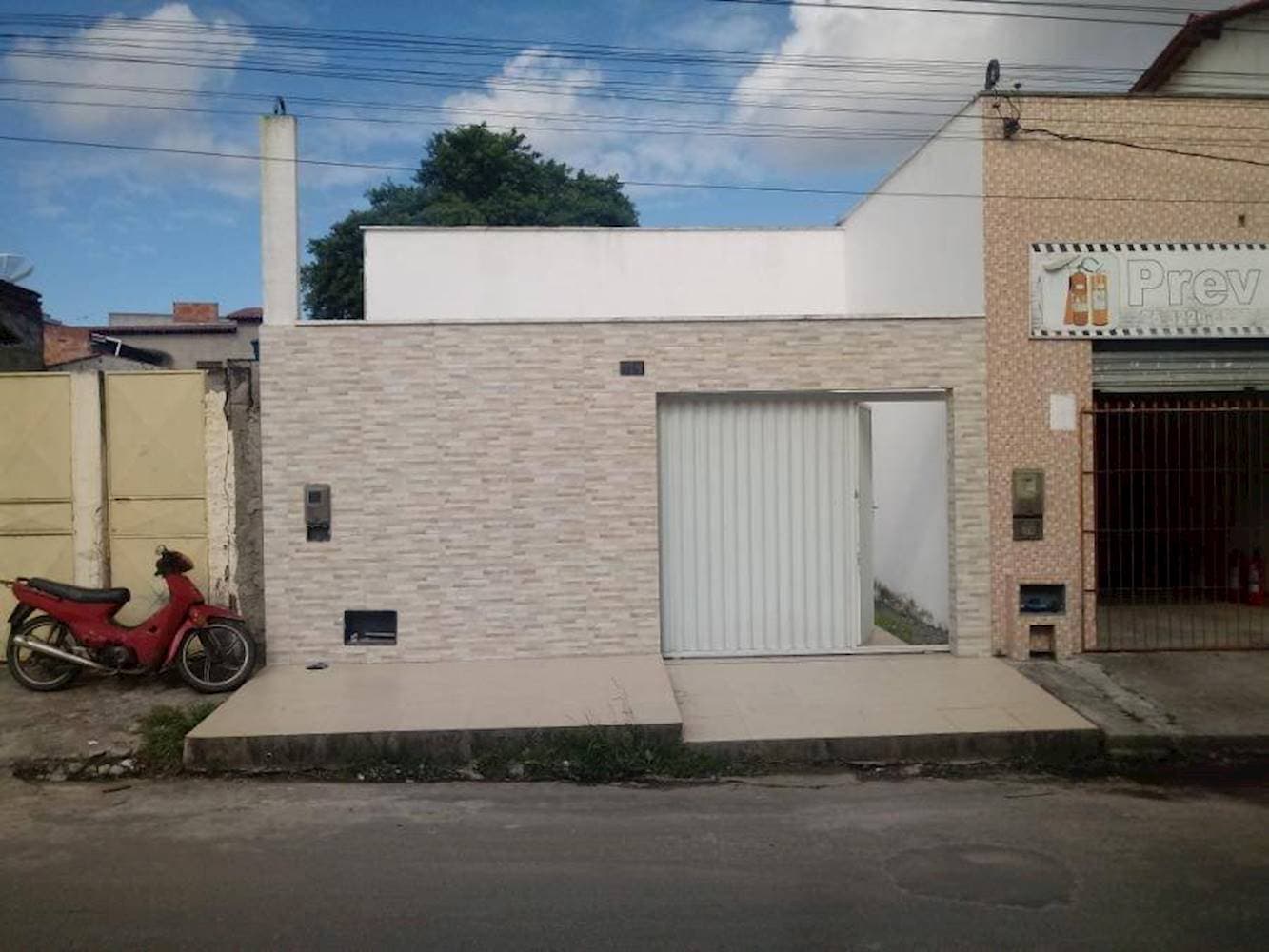 Foto 1 de 15: Casa em leilão em Feira De Santana - BA, bairro Jardim Cruzeiro — Casa no Jardim Cruzeiro em Feira De Santana/BA