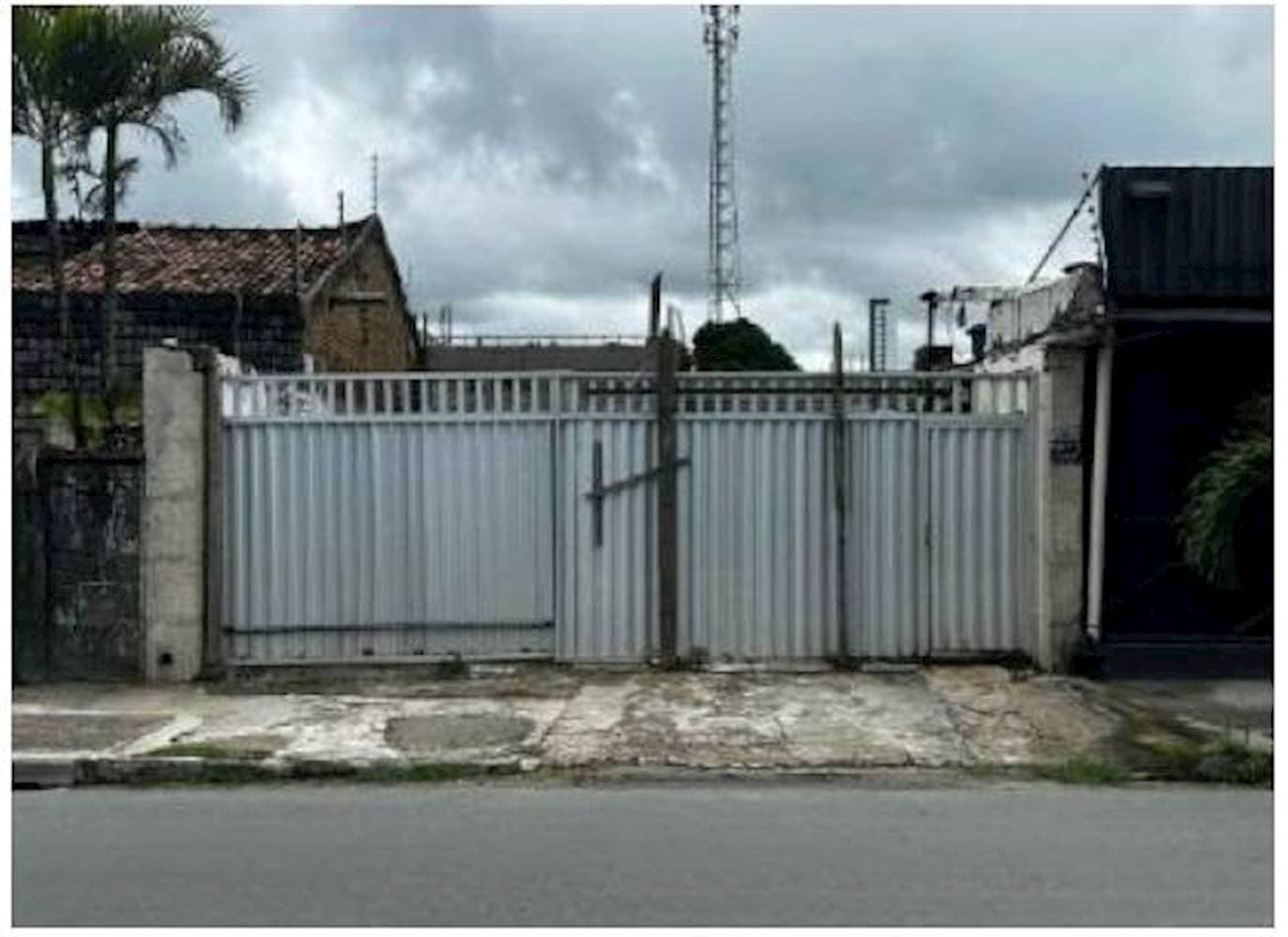 Foto 1 de 17: Casa em leilão em Recife - PE, bairro Cordeiro — Casa em Cordeiro - Recife/PE