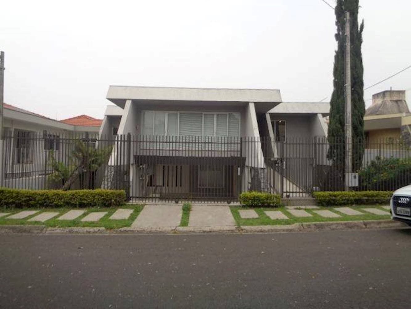 Foto 1 de 16: Casa em leilão em Ponta Grossa - PR, bairro Jardim Carvalho — Casa no Jardim Carvalho em Ponta Grossa/PR