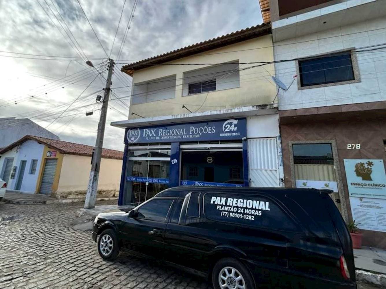 Foto 1 de 9: Casa em leilão em Poções - BA, bairro Centro — Casa no Centro - Poções/BA