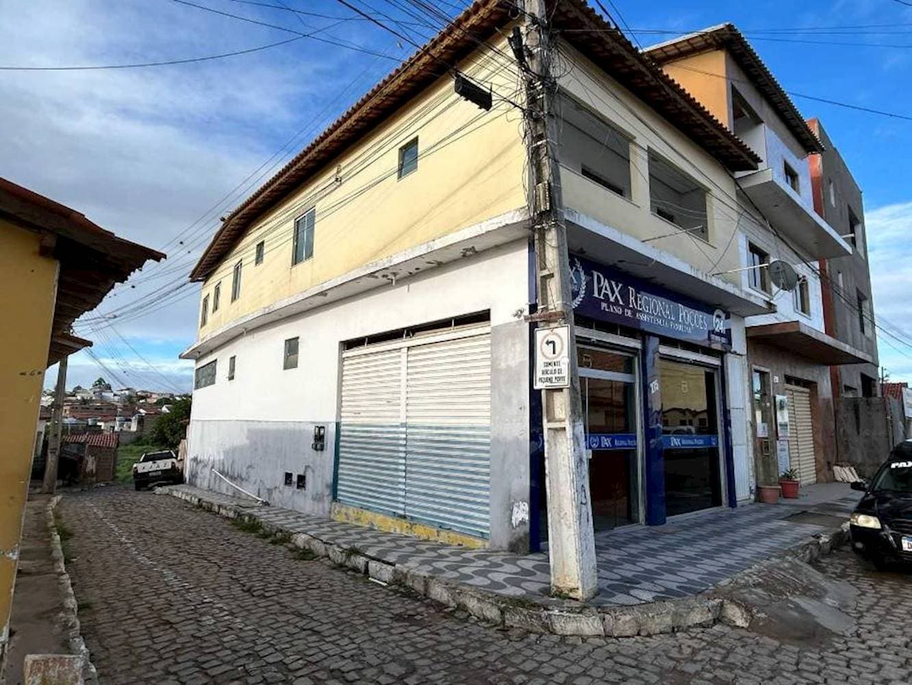 Foto 2 de 9: Casa em leilão em Poções - BA, bairro Centro — Casa no Centro - Poções/BA
