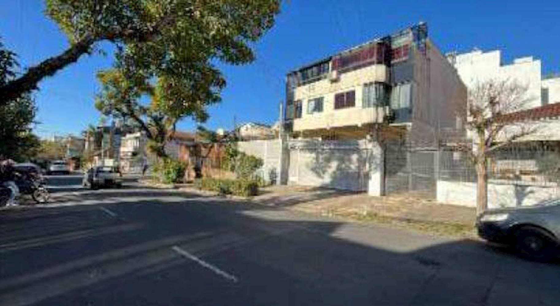Foto 2 de 14: Apartamento em leilão em Porto Alegre - RS, bairro Menino Deus — Apartamento em Menino Deus - Porto Alegre/RS