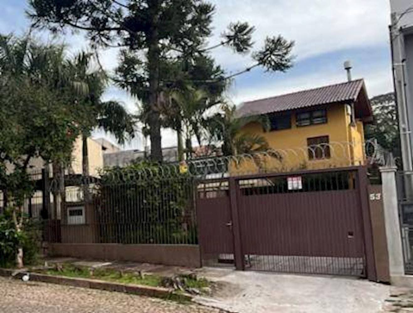 Foto 2 de 3: Casa em leilão em Porto Alegre - RS, bairro Teresópolis — Casa em Teresópolis - Porto Alegre/RS