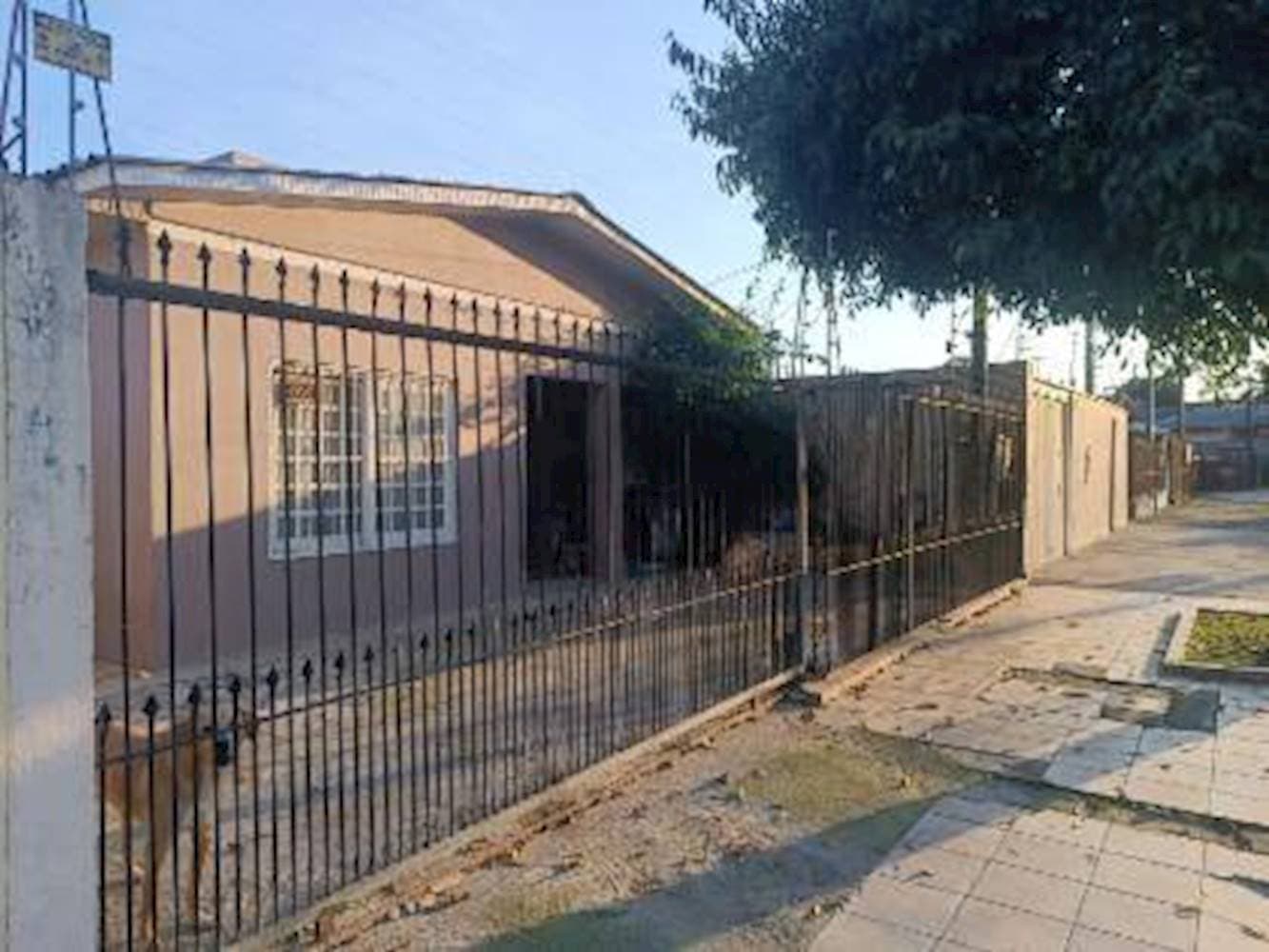 Foto 2 de 3: Casa em leilão em Canoas - RS, bairro Igara — Casa em Igara - Canoas/RS