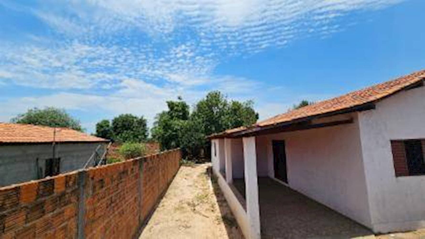Foto 4 de 15: Casa em leilão em Urucuia - MG, bairro Centro — Casa em Centro - Urucuia/MG