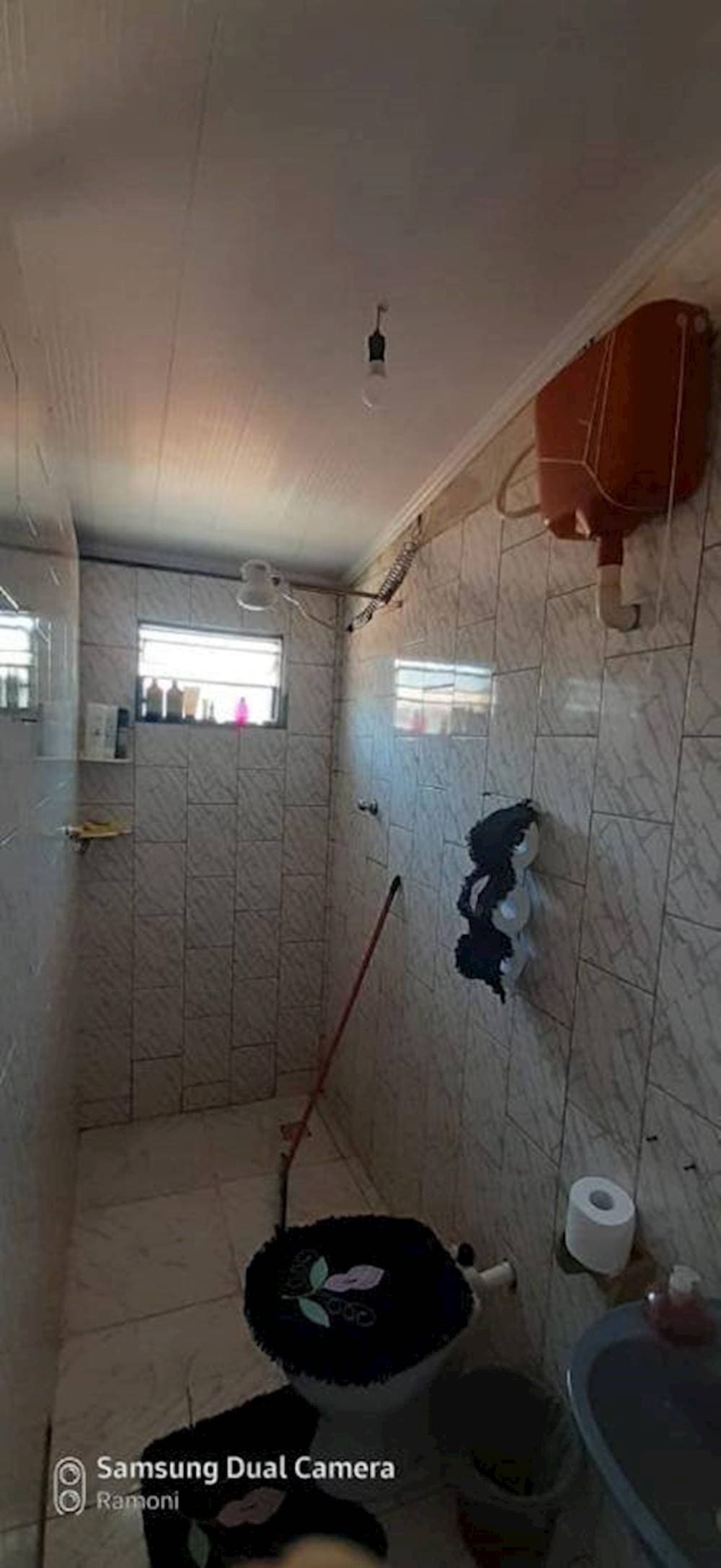 Foto 11 de 15: Casa em leilão em Urucuia - MG, bairro Centro — Casa em Centro - Urucuia/MG