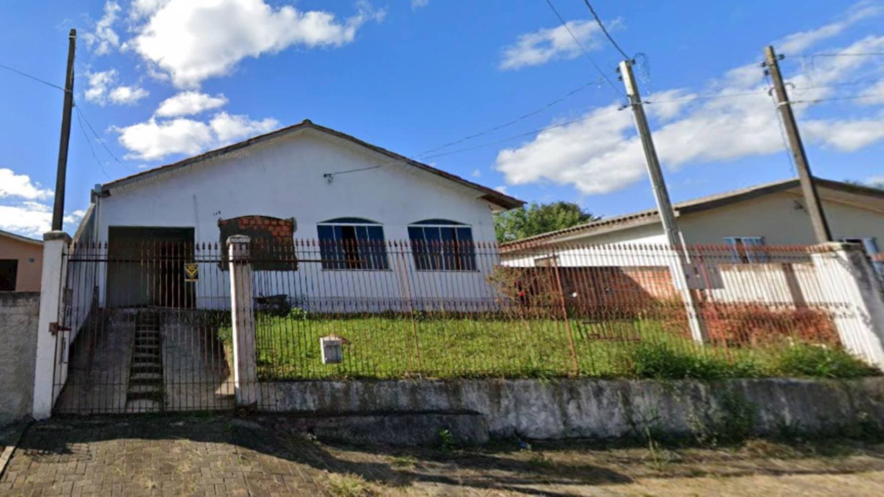 Foto 2 de 6: Casa em leilão em Ponta Grossa - PR, bairro Colônia Dona Luiza — Casa em Colônia Dona Luiza - Ponta Grossa/PR