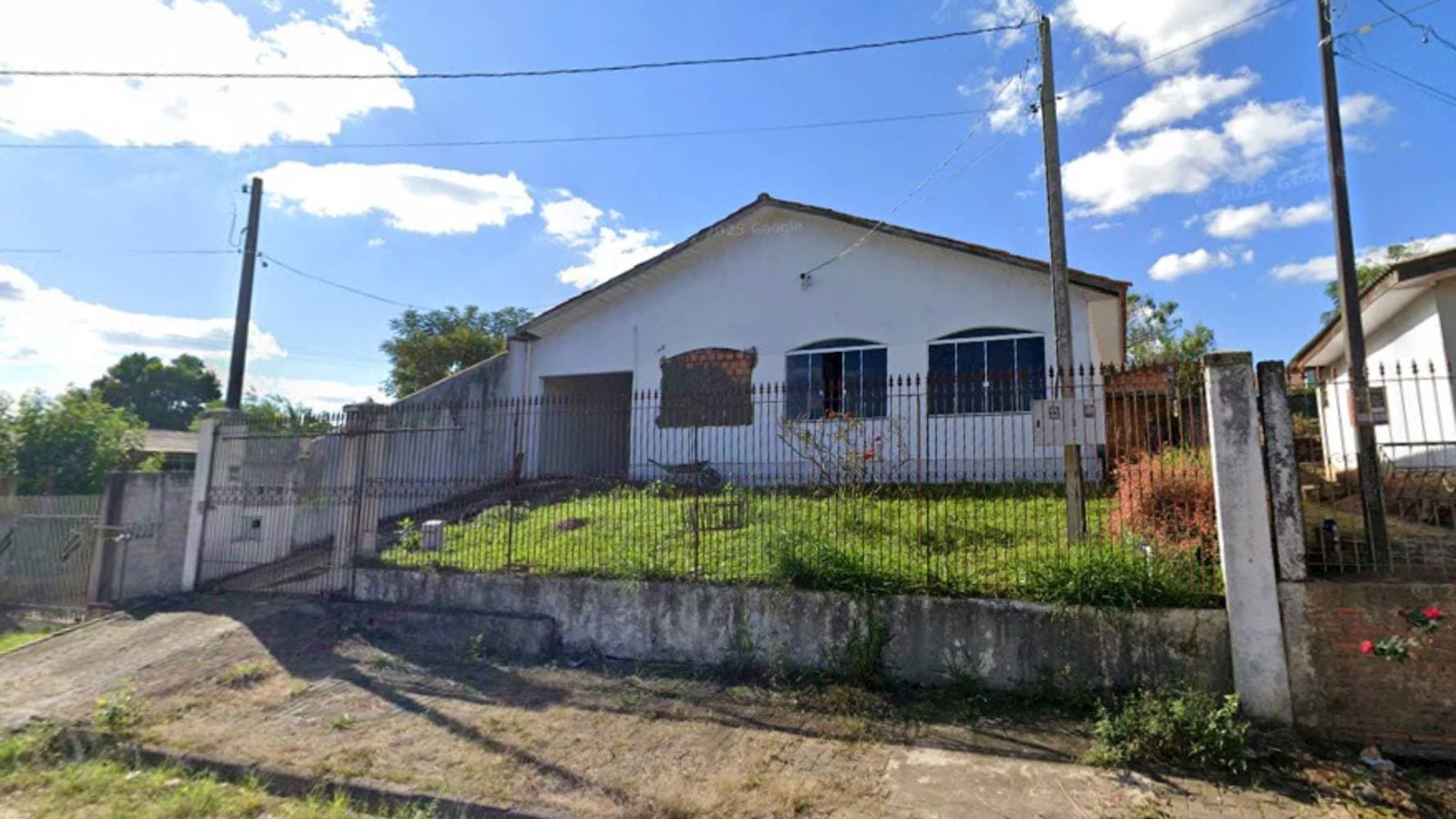 Foto 4 de 6: Casa em leilão em Ponta Grossa - PR, bairro Colônia Dona Luiza — Casa em Colônia Dona Luiza - Ponta Grossa/PR