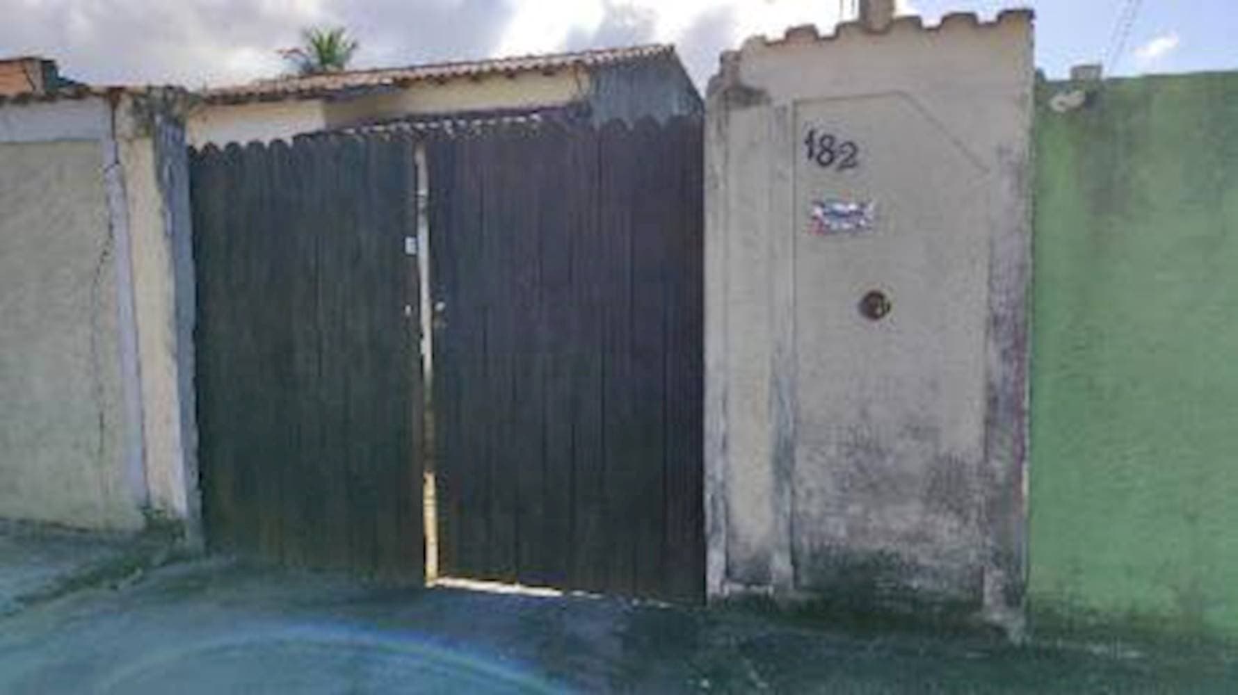 Foto 3 de 4: Casa em leilão em Magé - RJ, bairro Praia Do Imperador — Casa em Praia Do Imperador - Magé/RJ