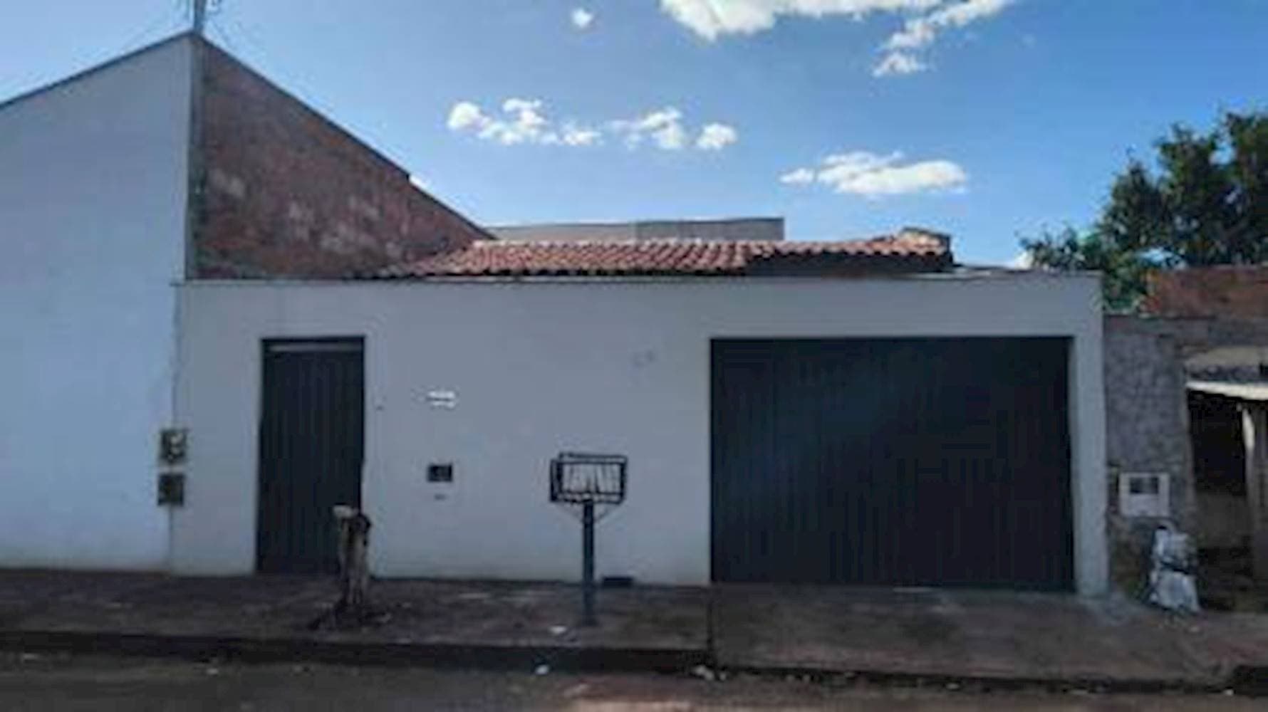 Foto 1 de 14: Casa em leilão em Ituiutaba - MG, bairro Lagoa Azul II — Casa em Lagoa Azul II - Ituiutaba/MG