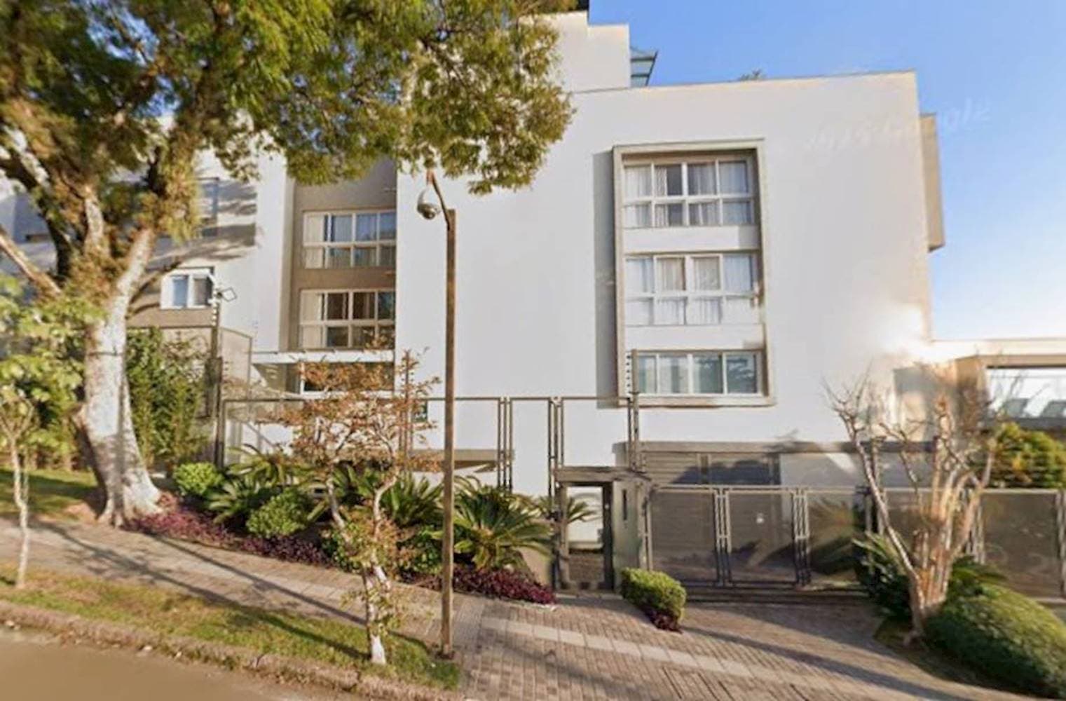 Foto 1 de 18: Apartamento em leilão em Porto Alegre - RS, bairro Cristal — Apartamento em Cristal - Porto Alegre/RS