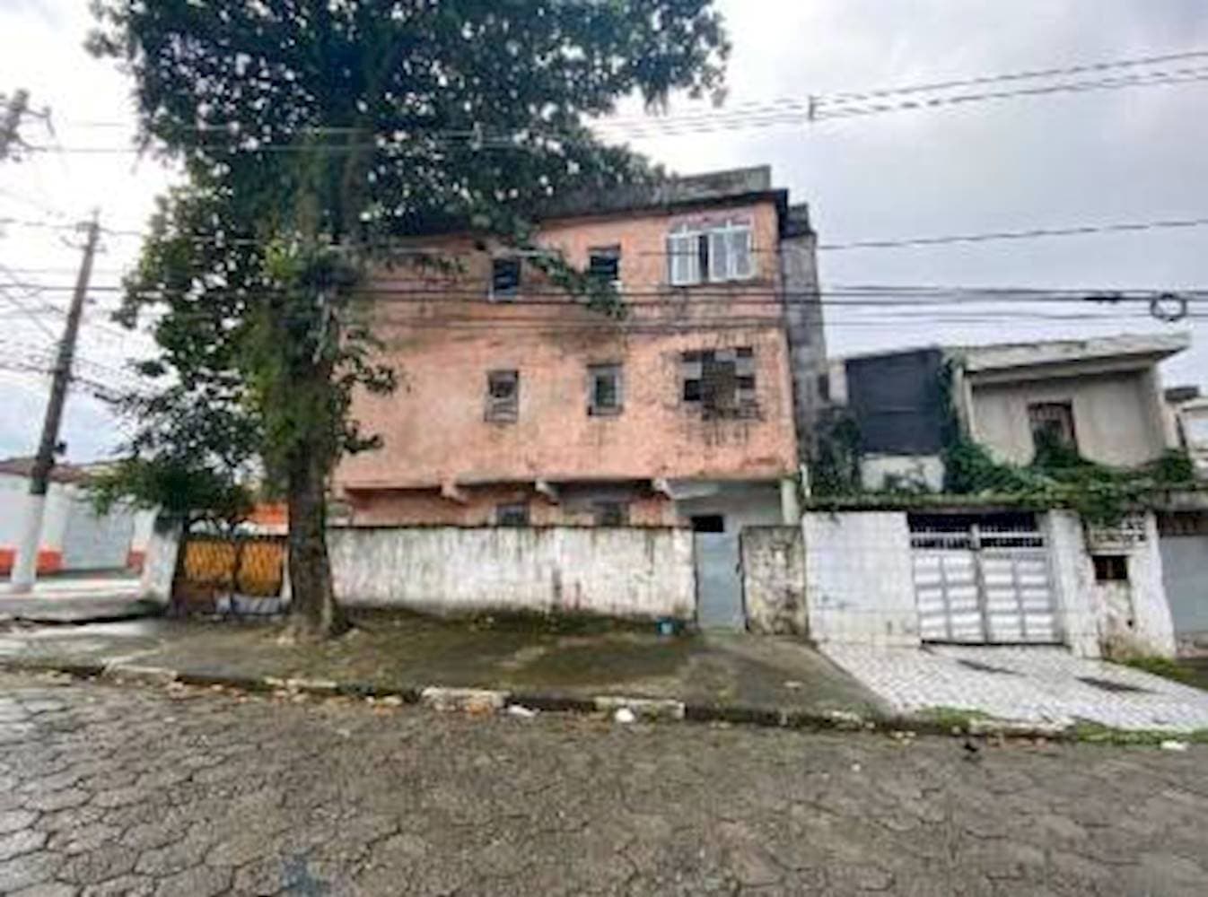 Foto 2 de 3: Apartamento em leilão em São Vicente - SP, bairro Parque Bitaru — Apartamento no Parque Bitaru - São Vicente/SP