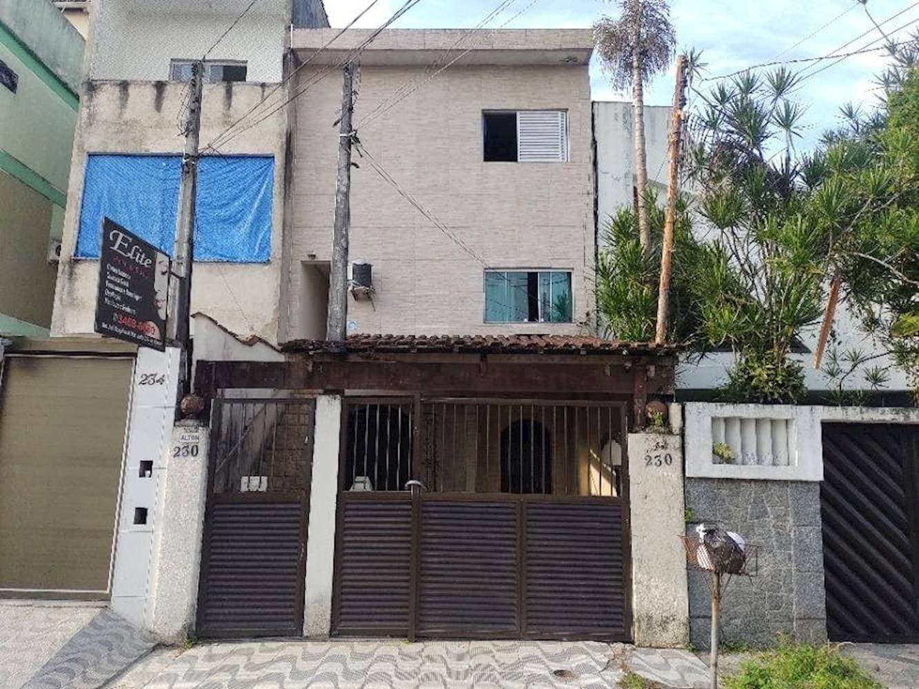 Foto 1 de 10: Casa em leilão em São Vicente - SP, bairro Vila Valença — Casa na Vila Valença em São Vicente/SP