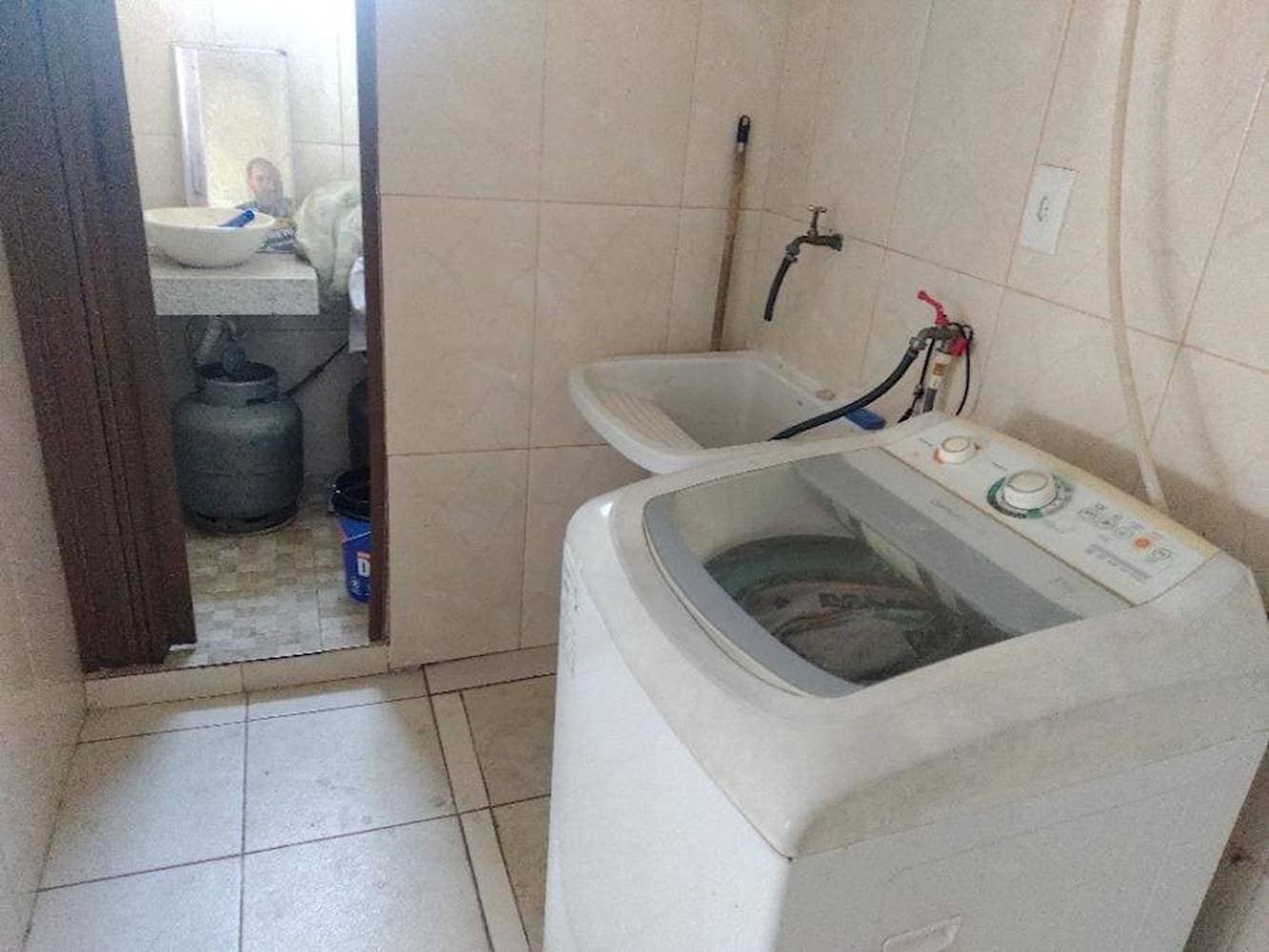 Foto 9 de 10: Casa em leilão em São Vicente - SP, bairro Vila Valença — Casa na Vila Valença em São Vicente/SP