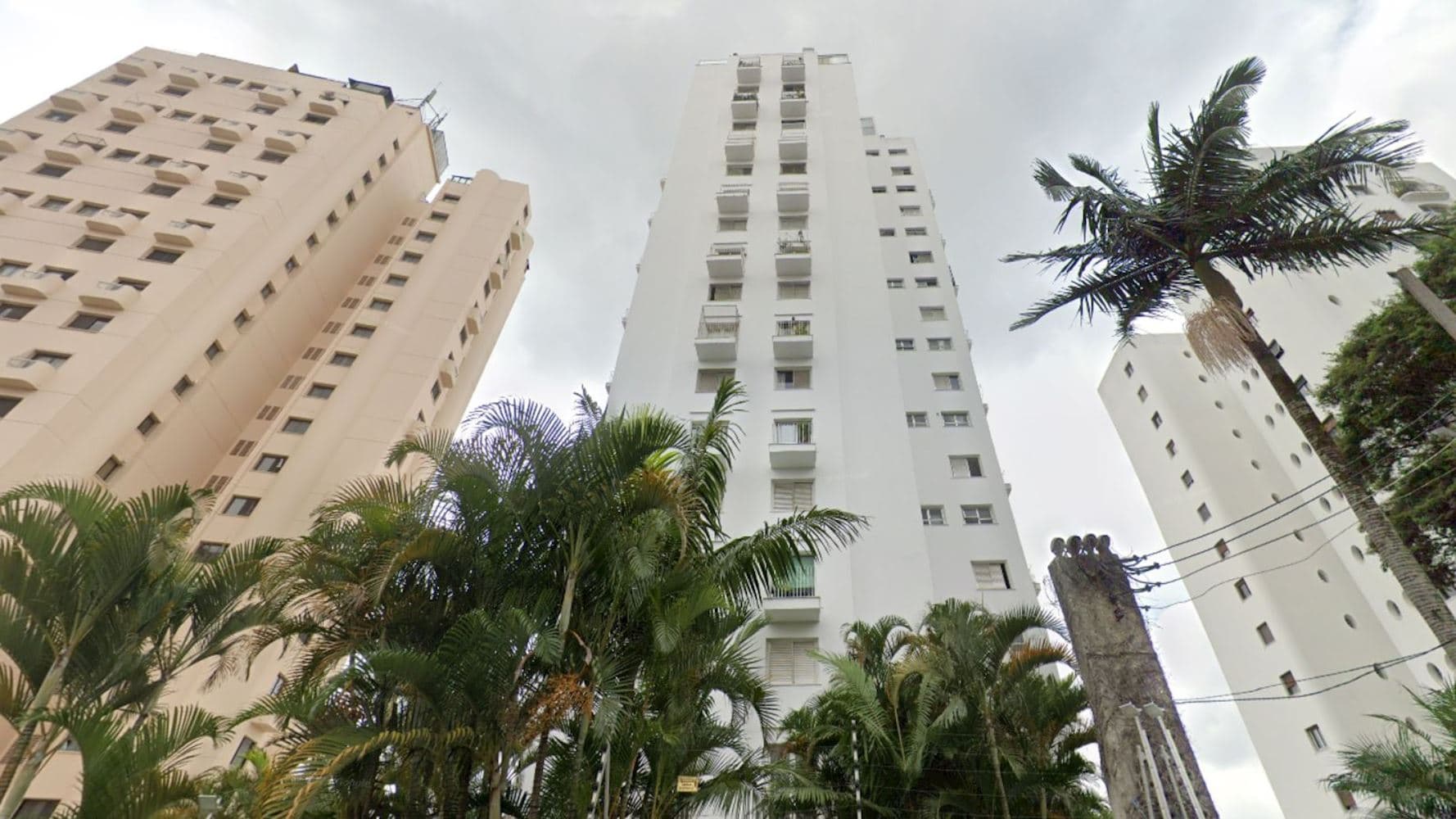 Foto 2 de 6: Apartamento em leilão em São Paulo - SP, bairro Vila Andrade — Apartamento no "Condomínio Edifício Plaza Morumbi" - Vila Andrade - São Paulo/SP