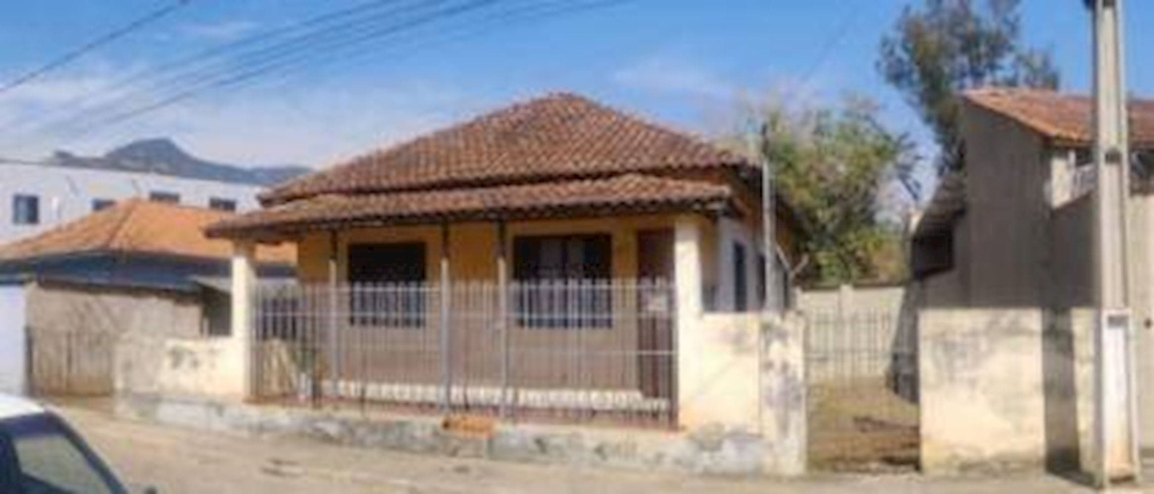 Foto 3 de 3: Casa em leilão em Piranguçu - MG, bairro Centro — Casa no Centro - Piranguçu/MG
