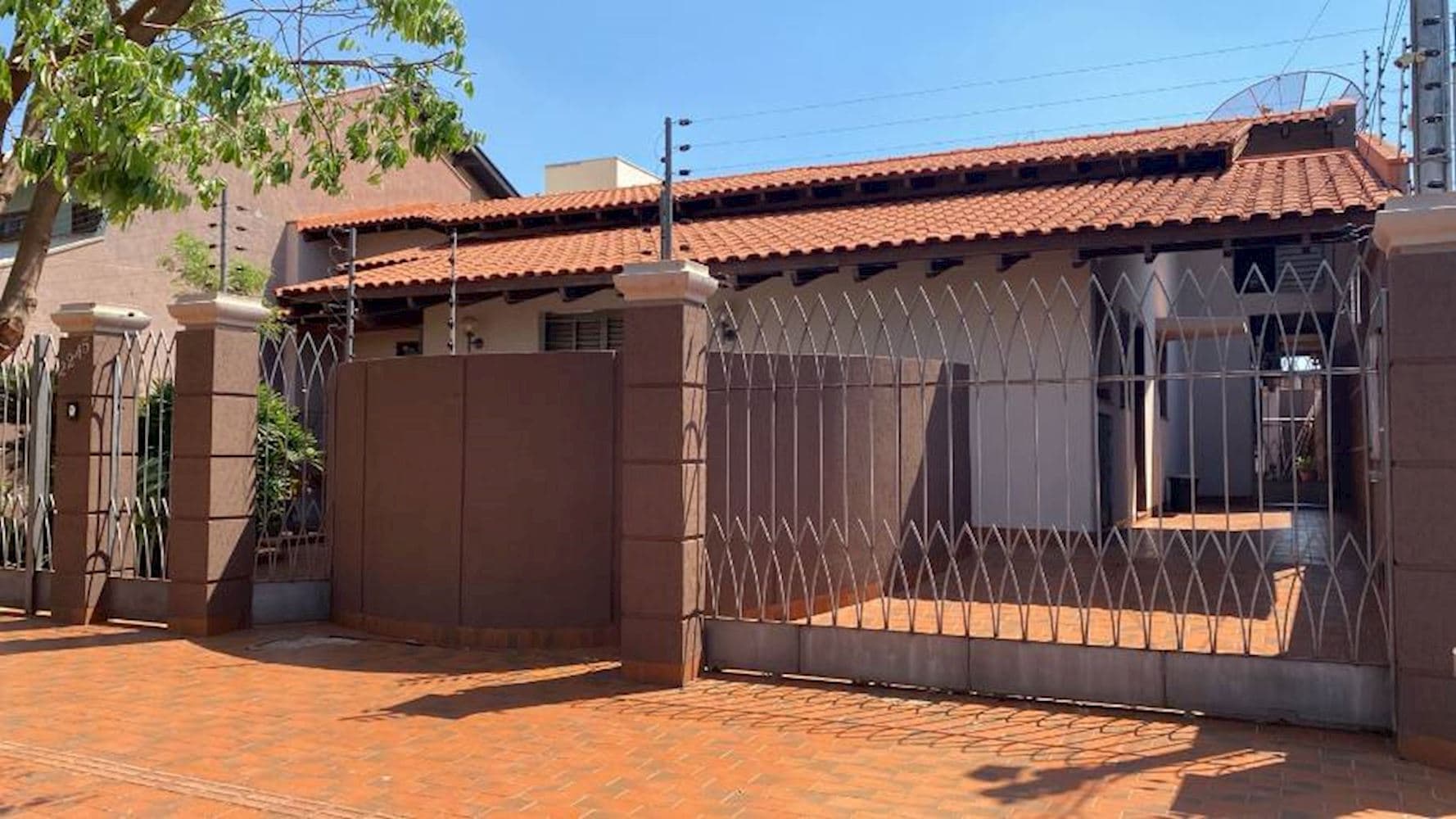 Foto 1 de 27: Casa em leilão em Dourados - MS, bairro Vila Planalto — Casa na Vila Planalto em Dourados/MS