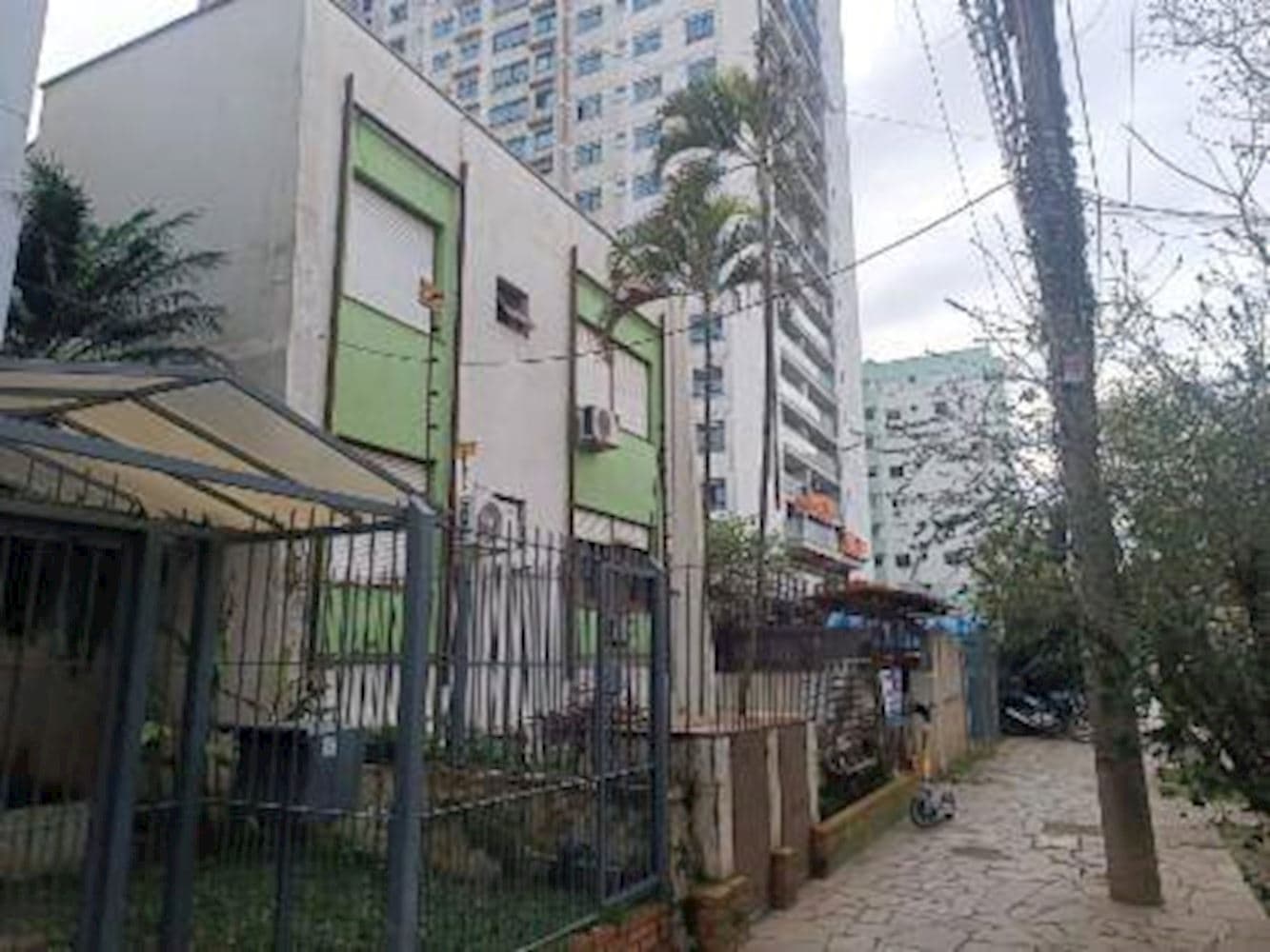 Foto 2 de 5: Apartamento em leilão em Porto Alegre - RS, bairro Menino Deus — Apartamento no " Edifício Renascença" -  Menino Deus - Porto Alegre/RS