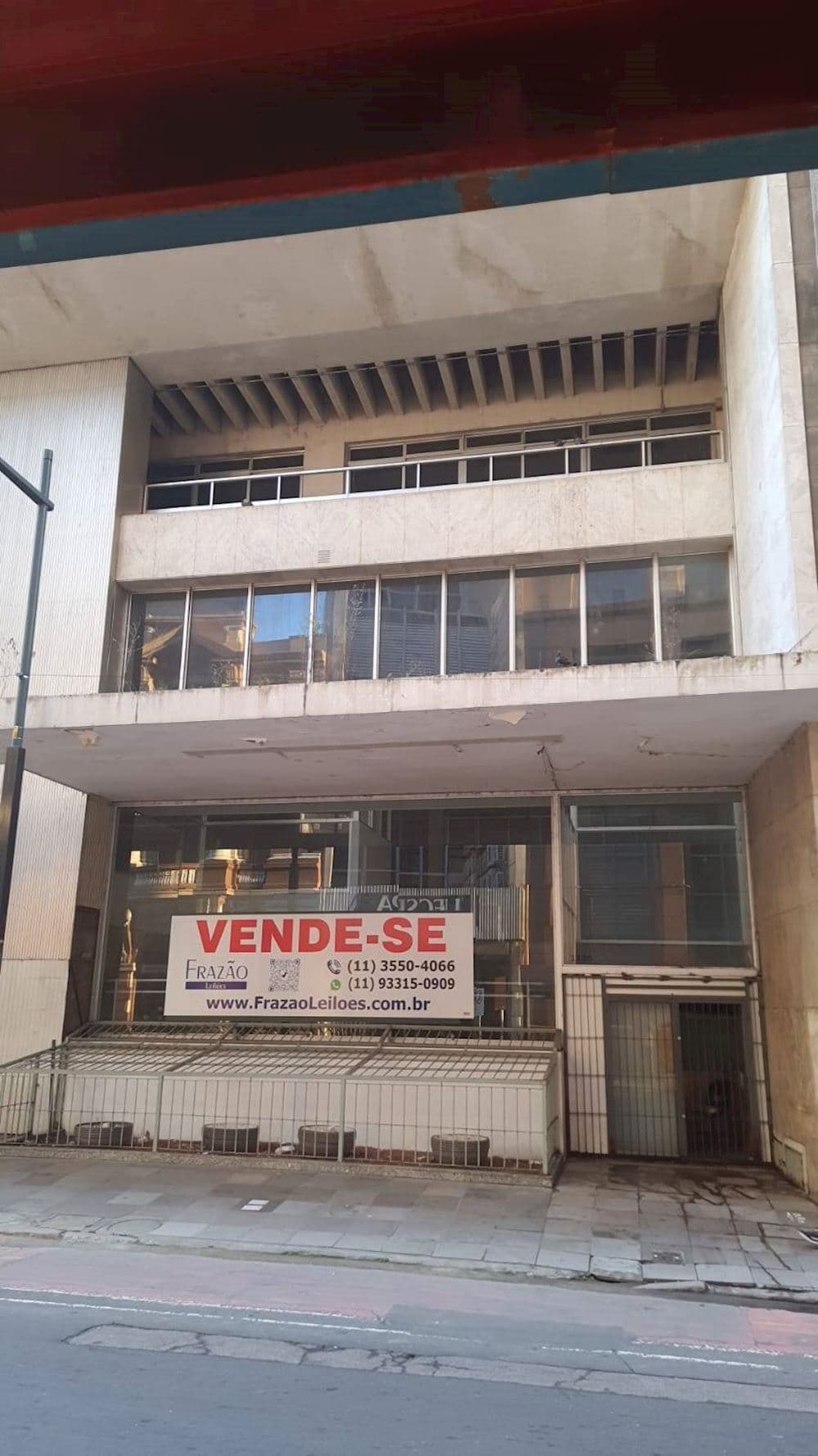 Foto 1 de 13: Comercial em leilão em Porto Alegre - RS, bairro Centro Historico — Imóvel Comercial (Ex-agência) - Centro Histórico - Porto Alegre/RS