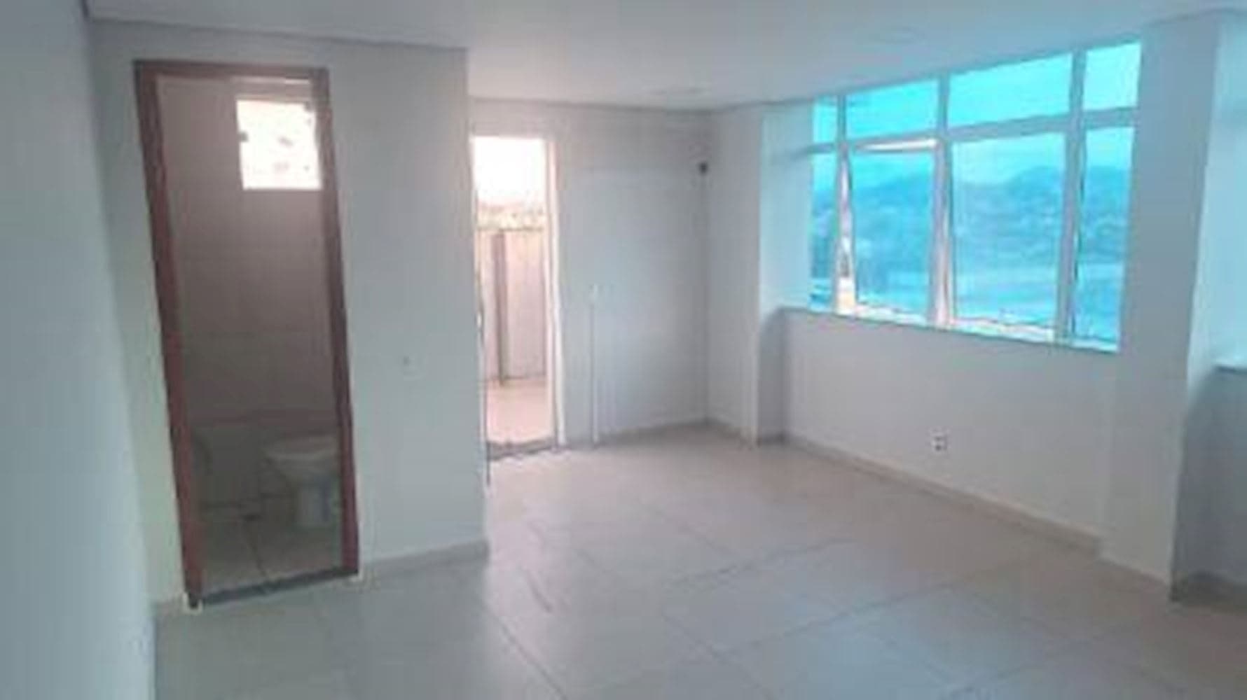 Foto 8 de 12: Comercial em leilão em São Gonçalo - RJ, bairro Alcantara — Sala Comercial em Alcantara - São Gonçalo/RJ