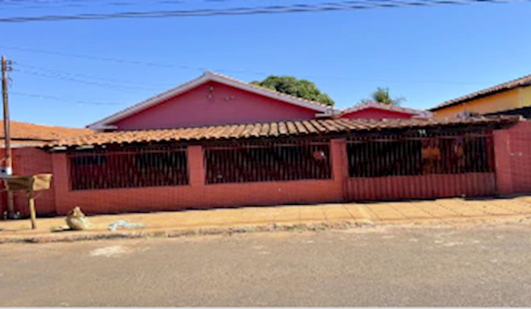 Foto 1 de 22: Casa em leilão em Quirinópolis - GO, bairro Pecuária — Casa no Bairro Pecuária em Quirinópolis/GO