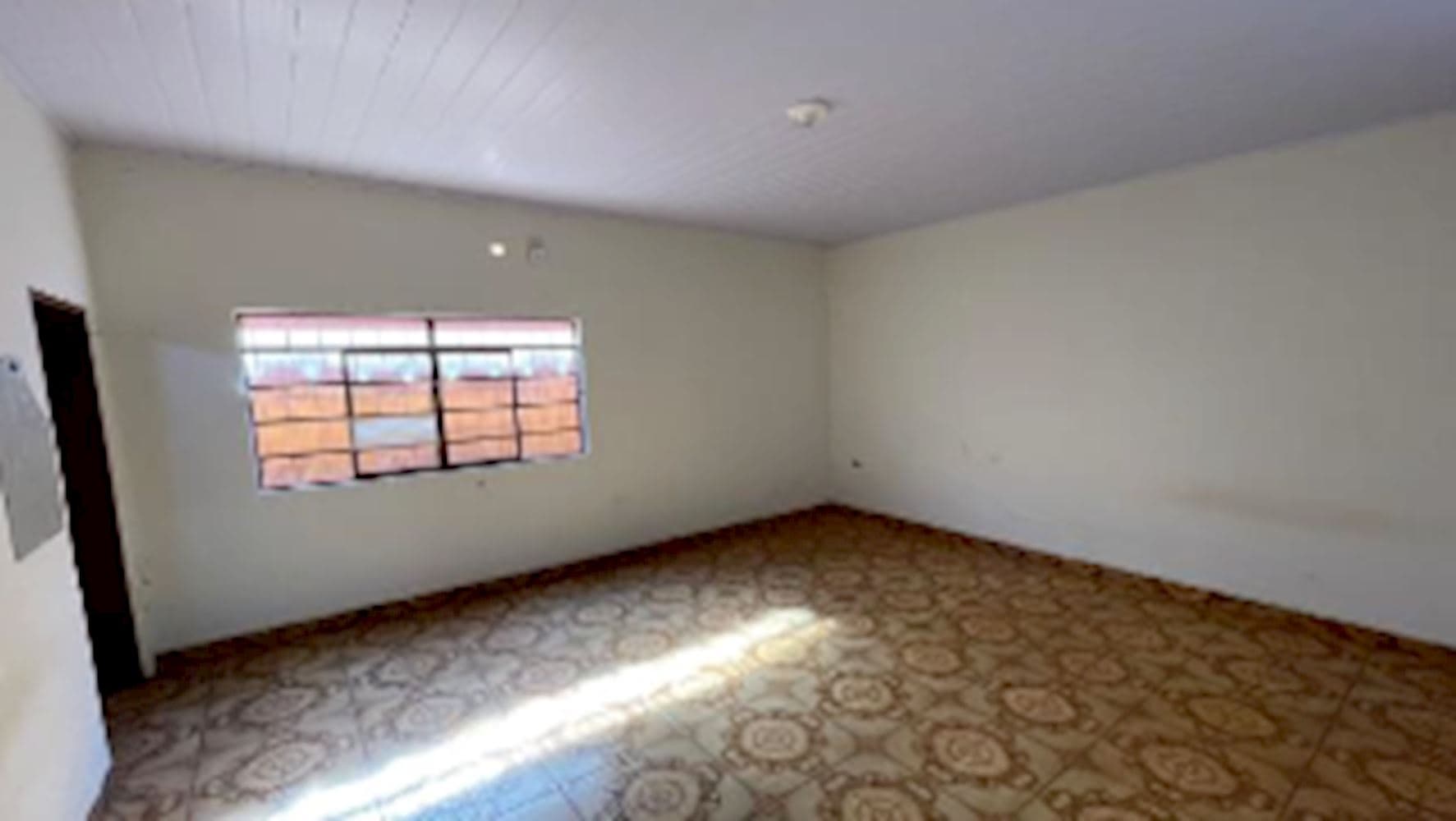 Foto 11 de 22: Casa em leilão em Quirinópolis - GO, bairro Pecuária — Casa no Bairro Pecuária em Quirinópolis/GO