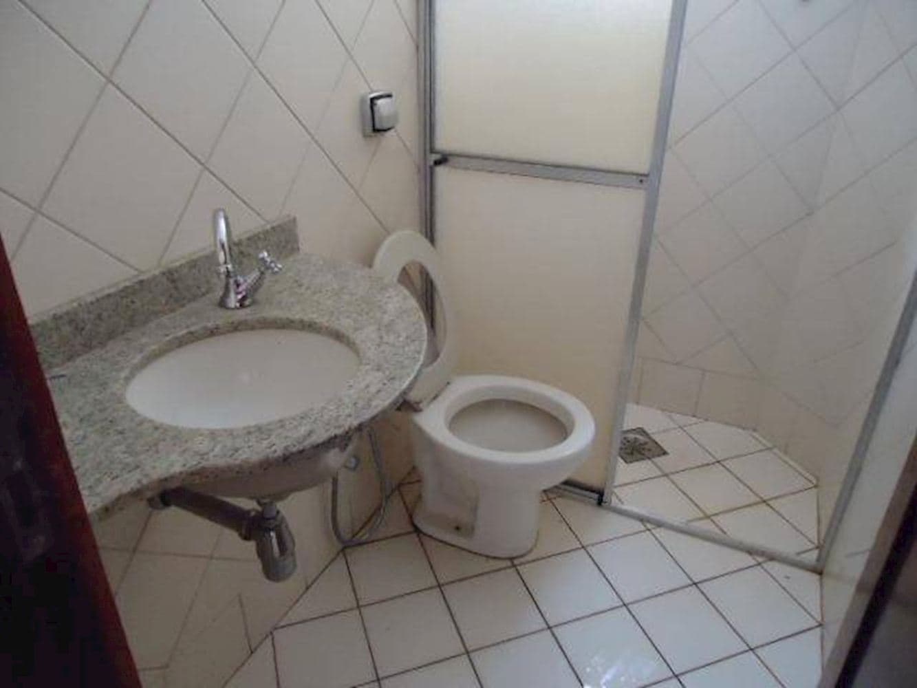 Foto 12 de 23: Casa em leilão em Aparecida De Goiânia - GO, bairro Jardins Viena — Casa nos Jardins Viena - Aparecida de Goiânia/GO